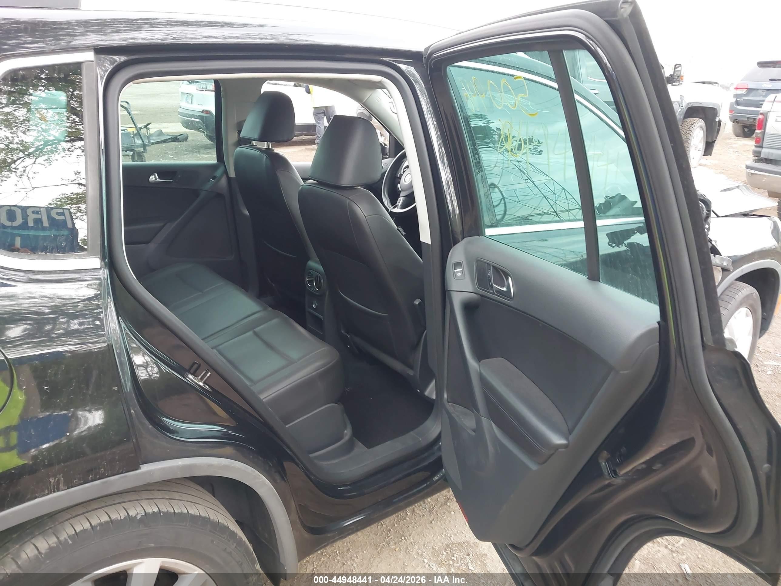 2011 Volkswagen Tiguan Se Black vin: WVGAV7AX8BW500946