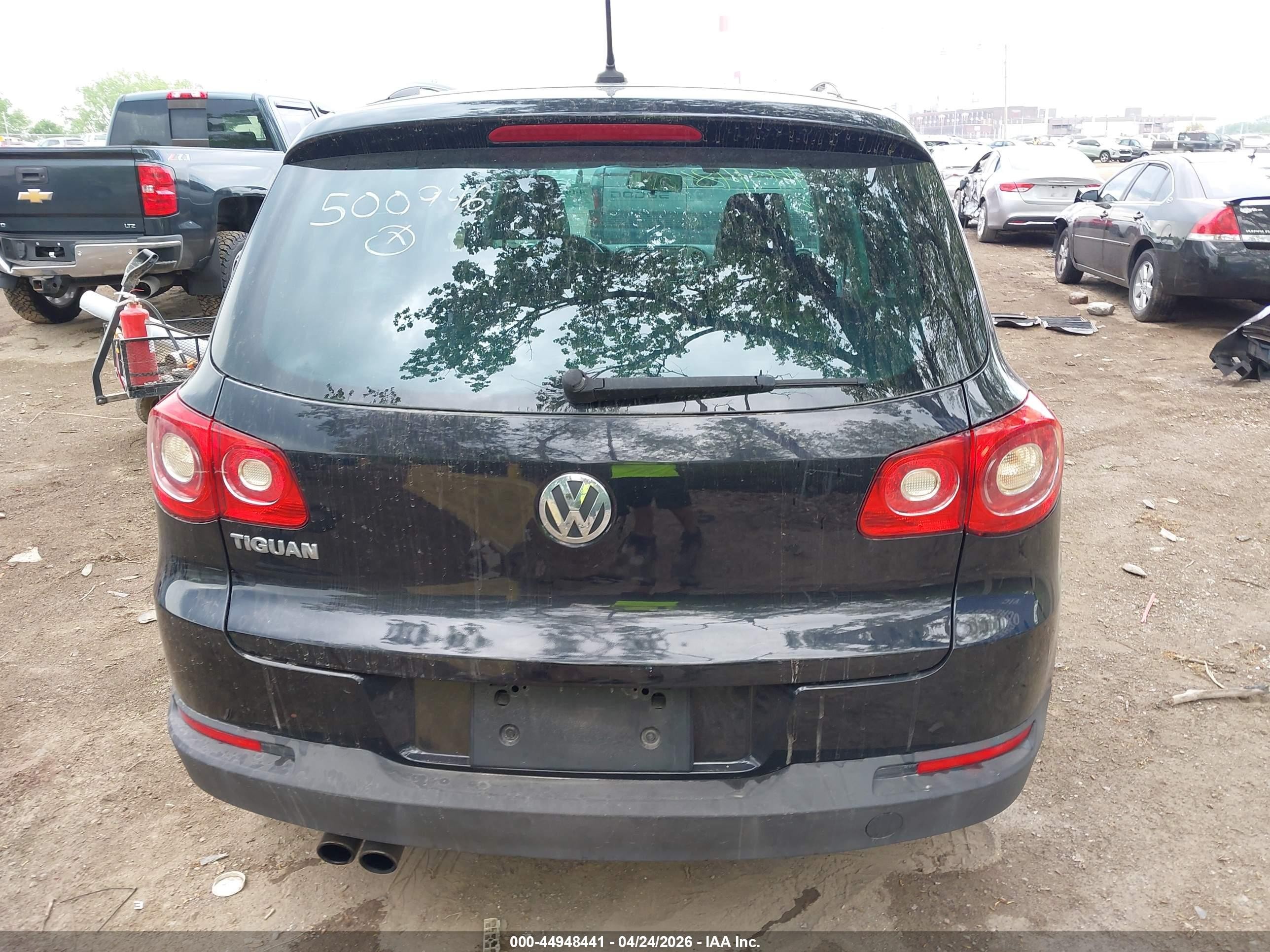 2011 Volkswagen Tiguan Se Black vin: WVGAV7AX8BW500946