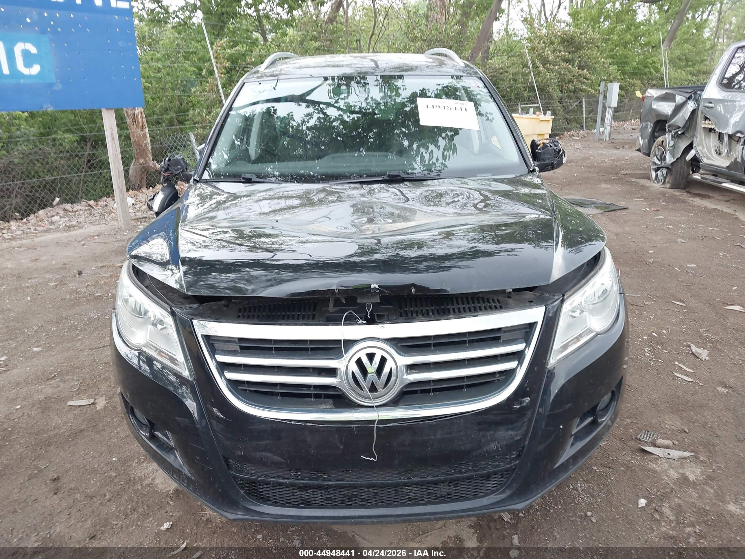 2011 Volkswagen Tiguan Se Black vin: WVGAV7AX8BW500946