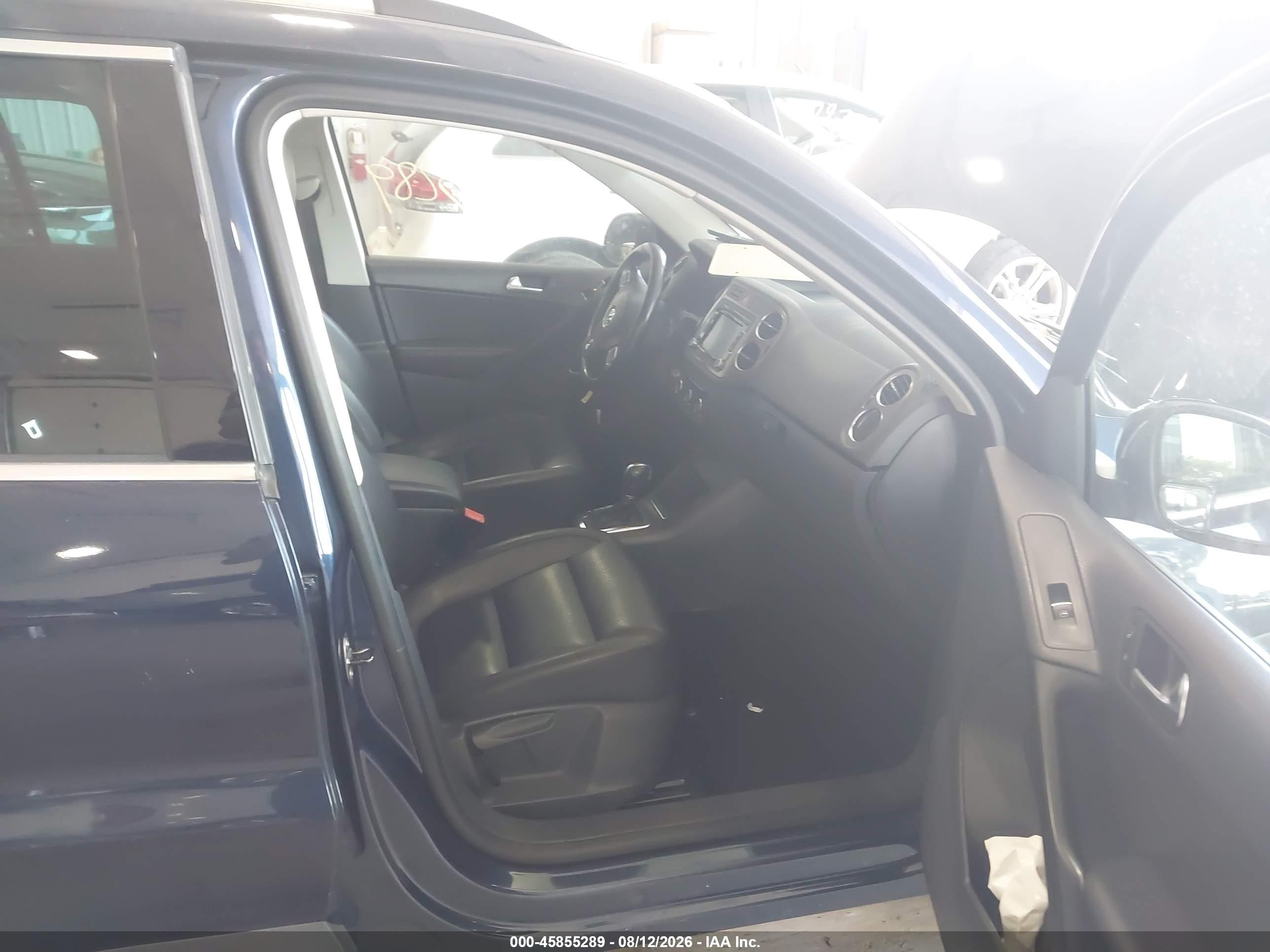 2011 Volkswagen Tiguan Se Blue vin: WVGAV7AX8BW528651