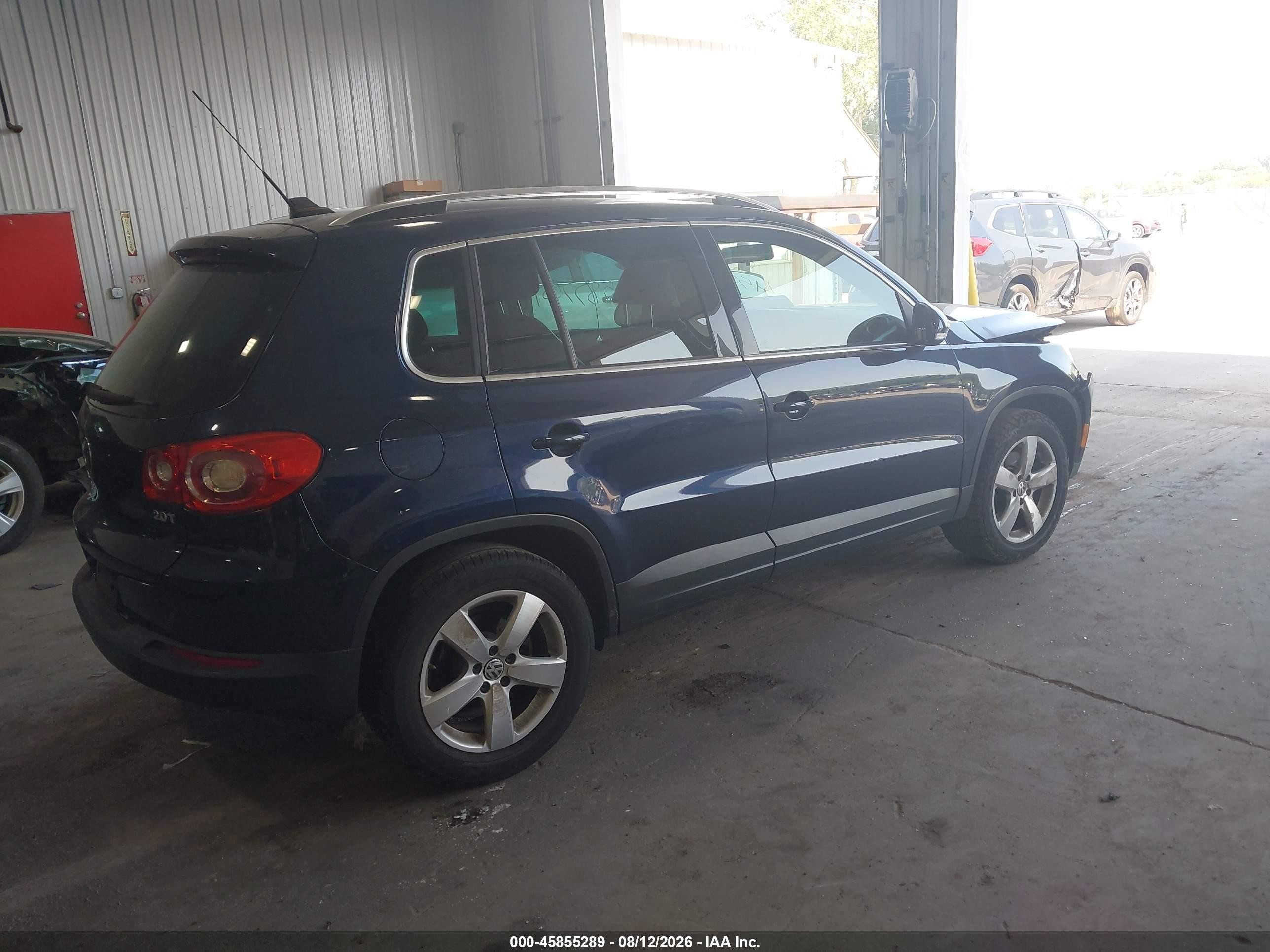2011 Volkswagen Tiguan Se Blue vin: WVGAV7AX8BW528651