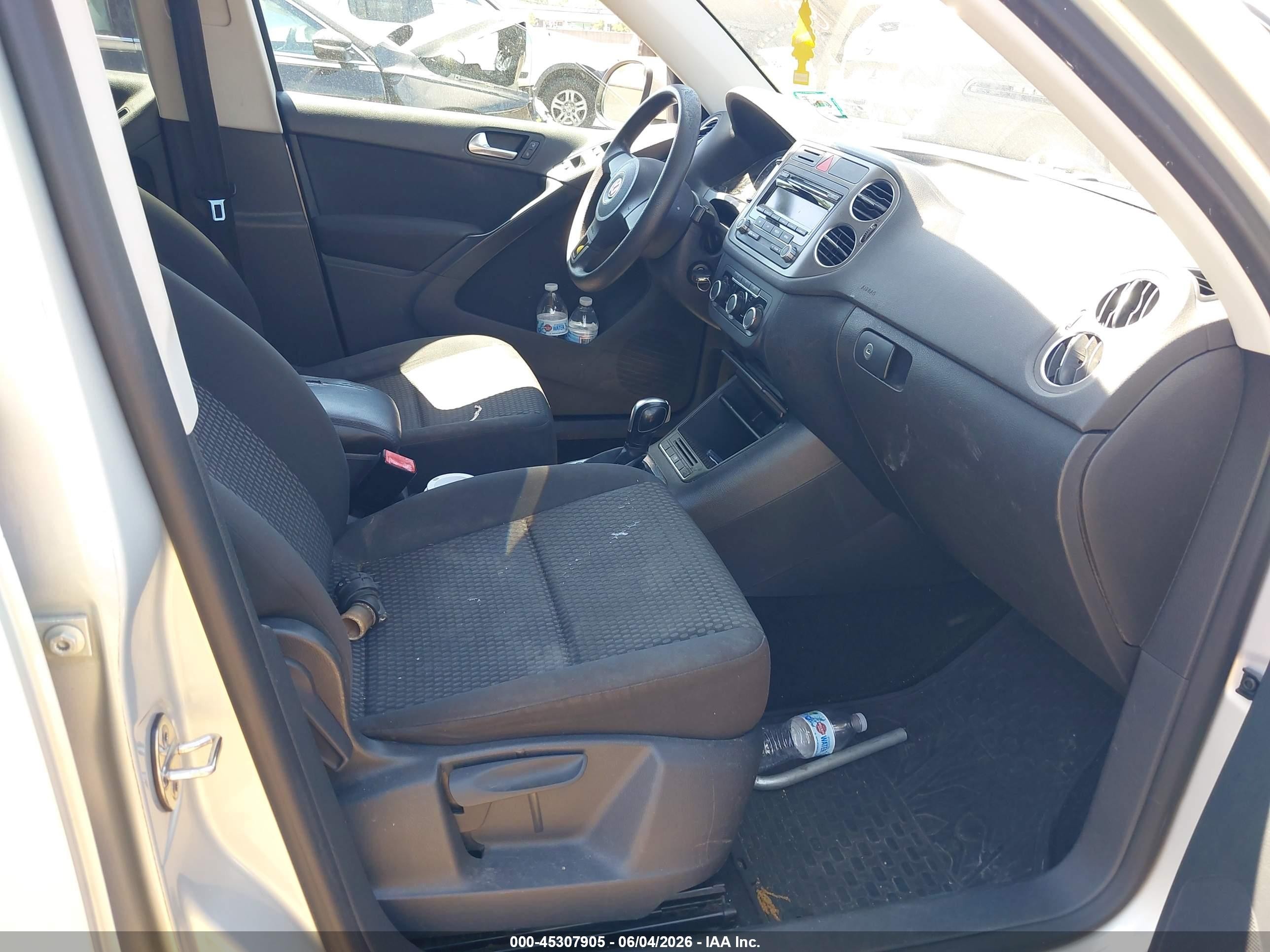 2011 Volkswagen Tiguan S Серый vin: WVGAV7AX8BW552383