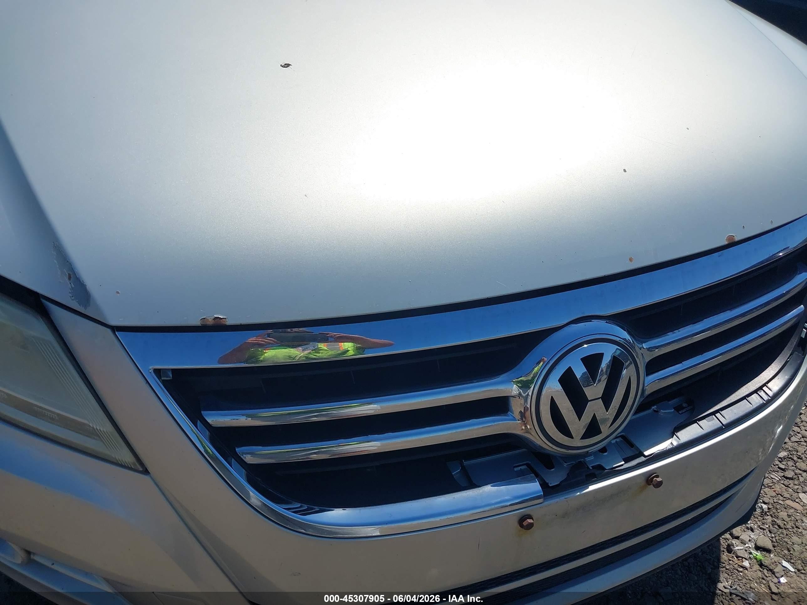 2011 Volkswagen Tiguan S Серый vin: WVGAV7AX8BW552383