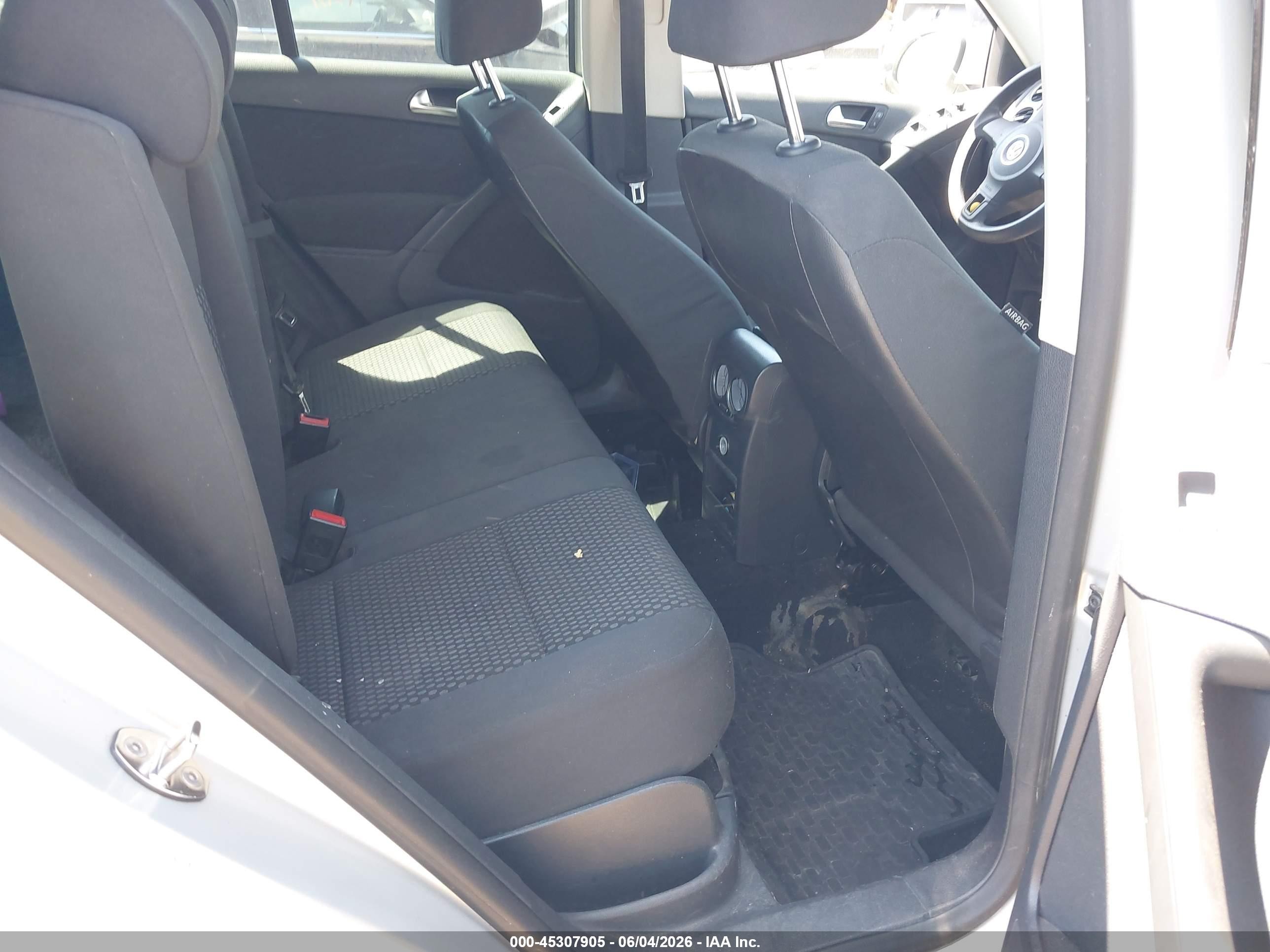 2011 Volkswagen Tiguan S Серый vin: WVGAV7AX8BW552383