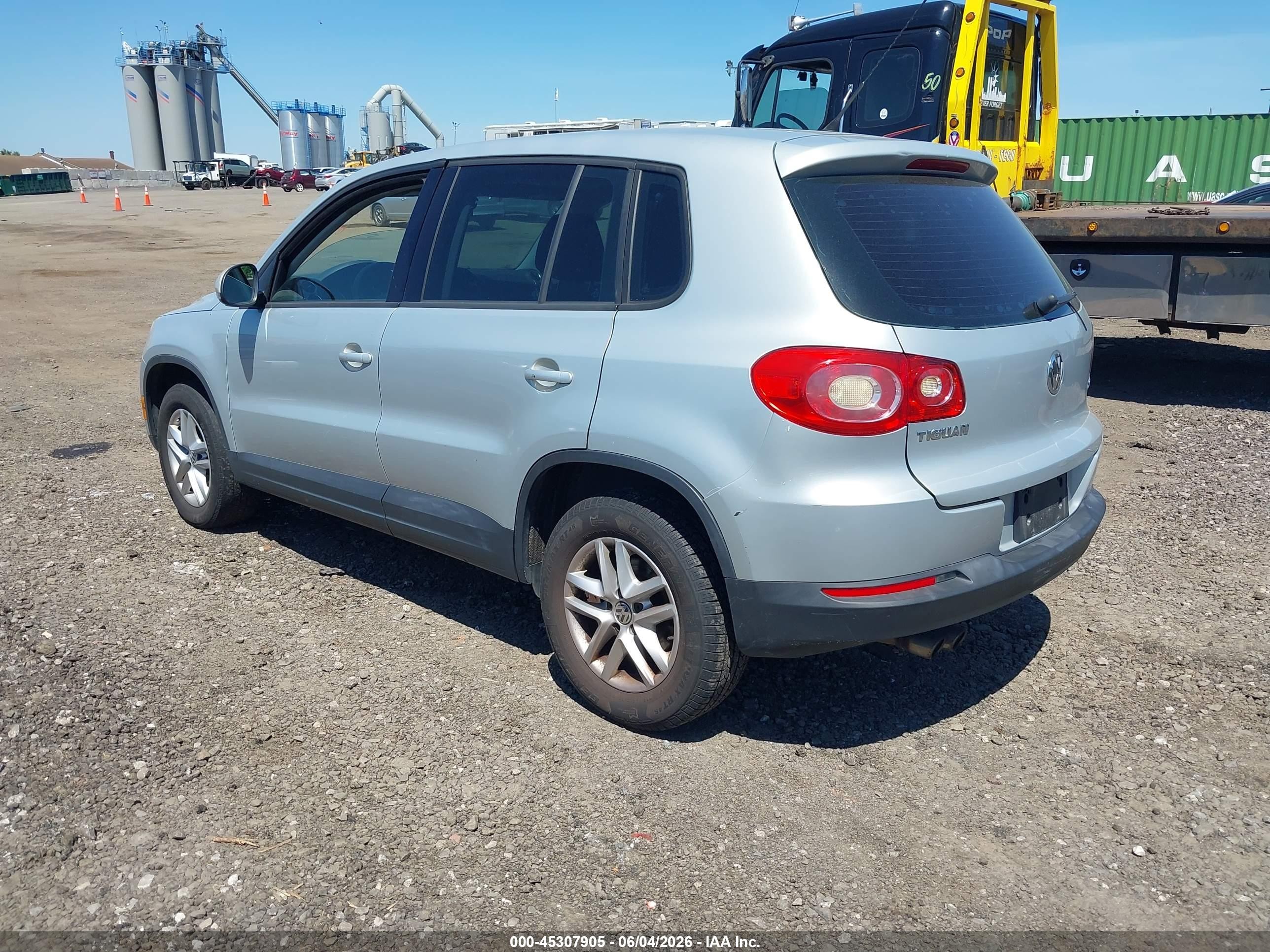 2011 Volkswagen Tiguan S Серый vin: WVGAV7AX8BW552383