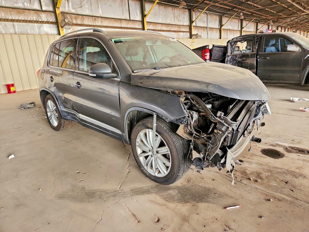 2012 Volkswagen Tiguan S Серый vin: WVGAV7AX8CW006023