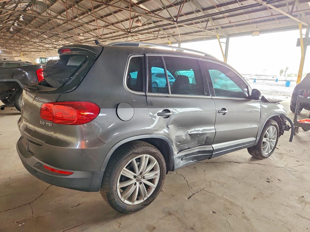 2012 Volkswagen Tiguan S Серый vin: WVGAV7AX8CW006023