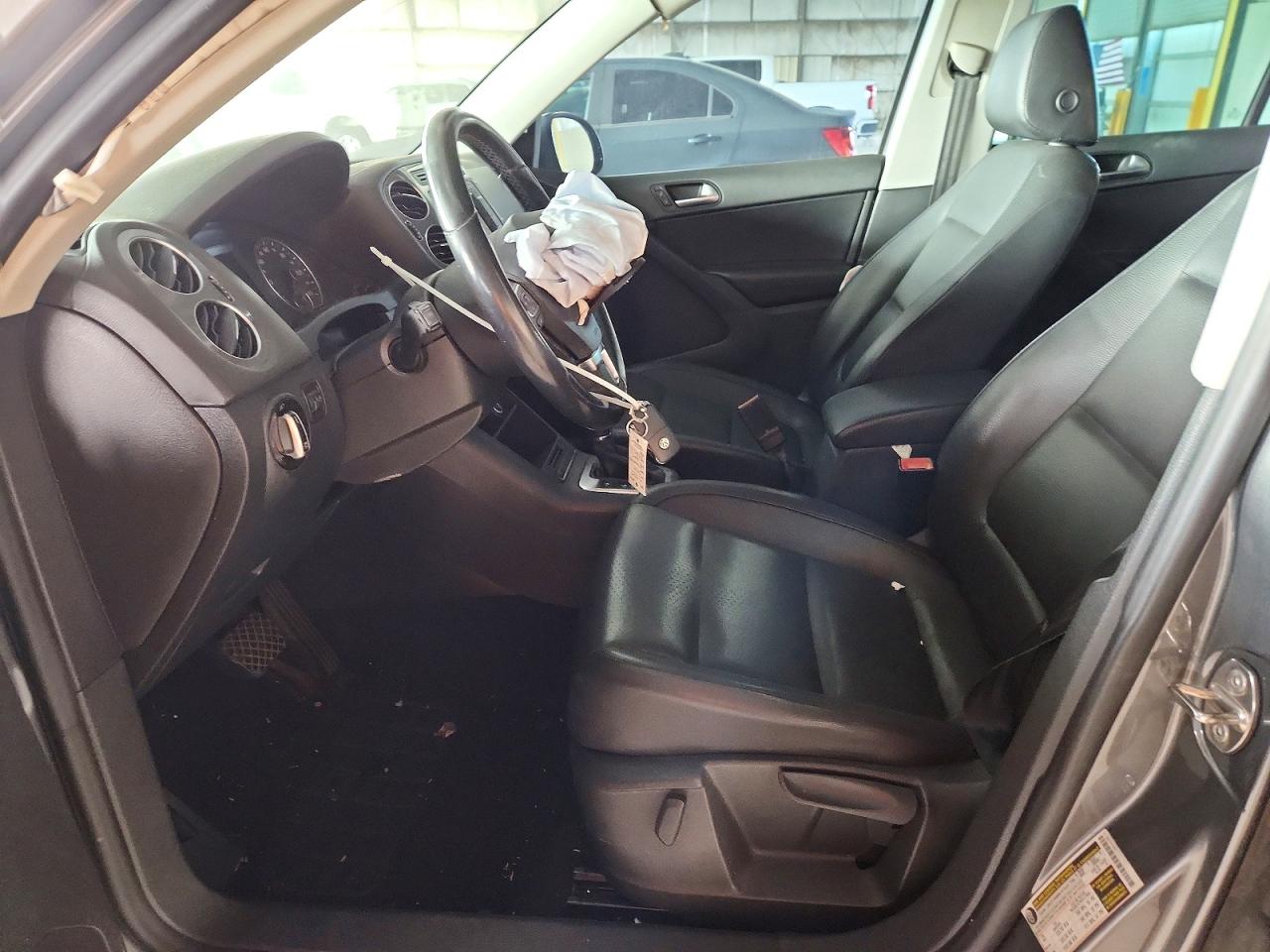 2012 Volkswagen Tiguan S Серый vin: WVGAV7AX8CW006023