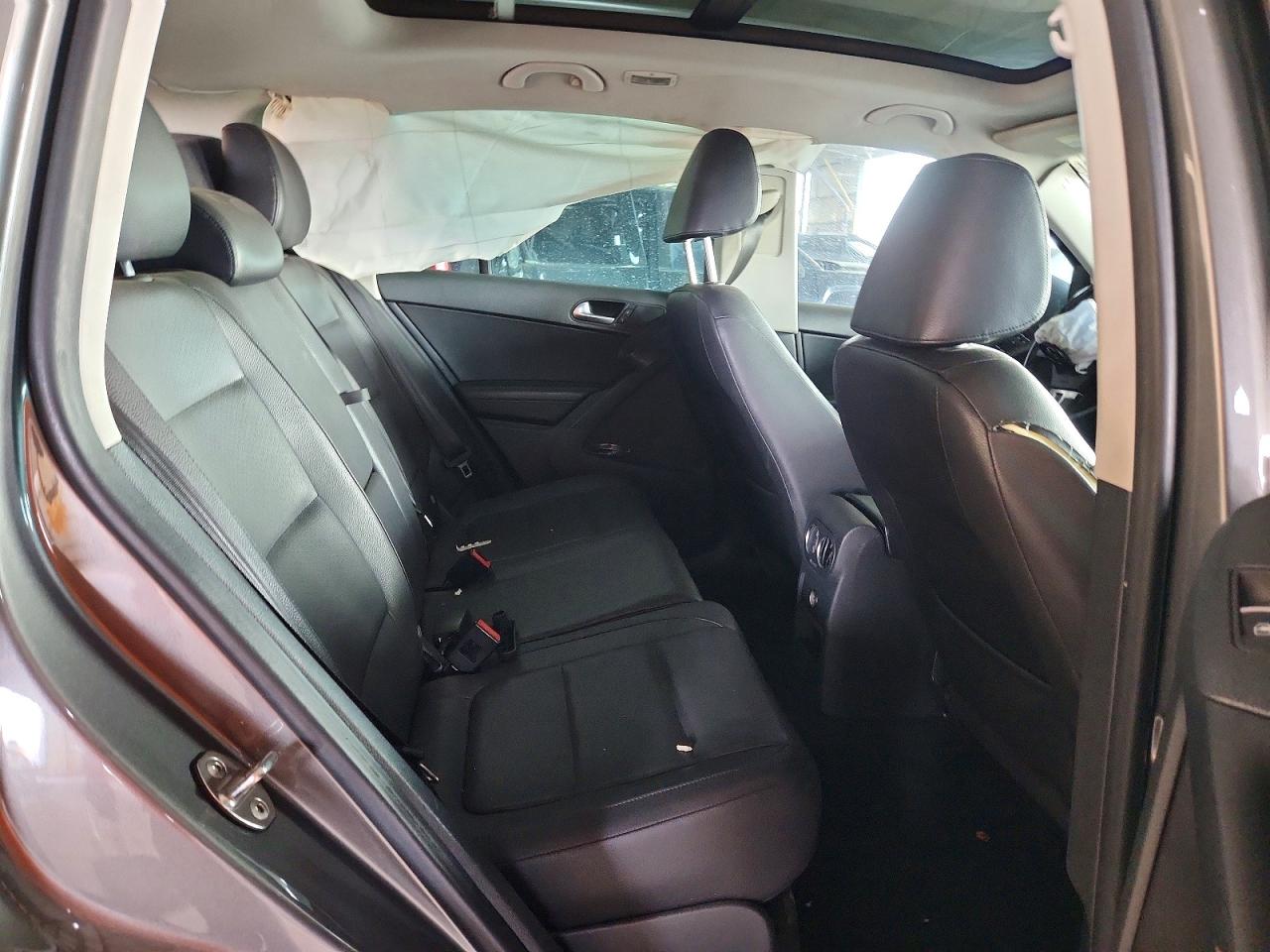 2012 Volkswagen Tiguan S Серый vin: WVGAV7AX8CW006023