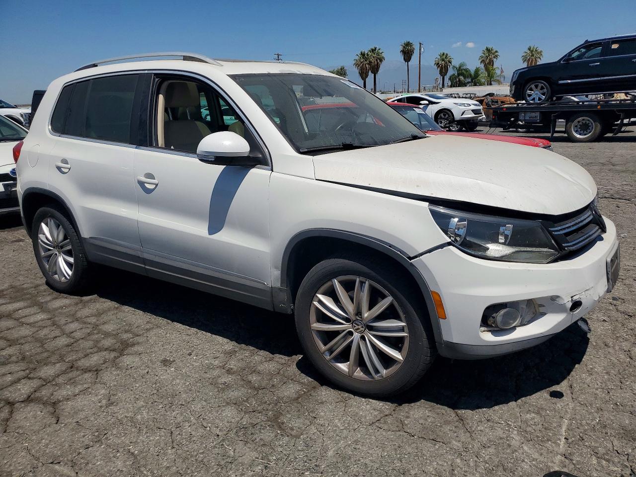2012 Volkswagen Tiguan S White vin: WVGAV7AX8CW530532
