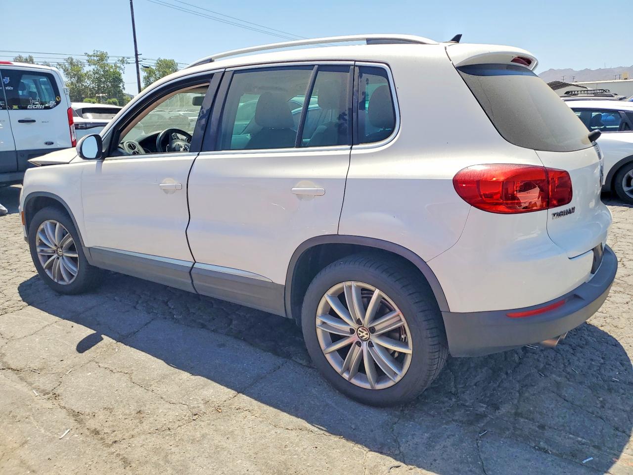 2012 Volkswagen Tiguan S White vin: WVGAV7AX8CW530532