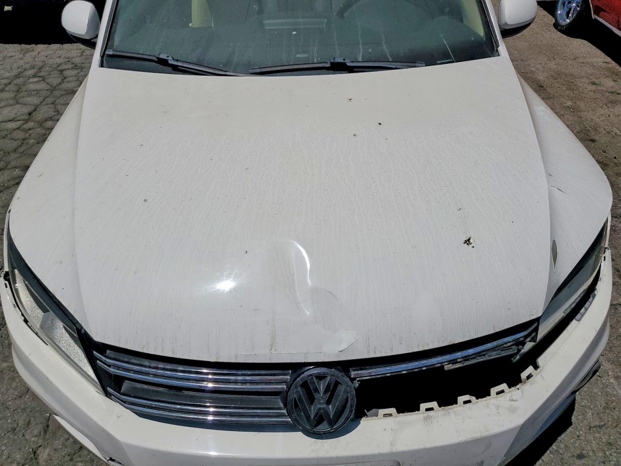 2012 Volkswagen Tiguan S White vin: WVGAV7AX8CW530532