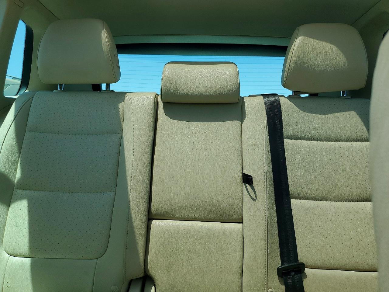 2012 Volkswagen Tiguan S White vin: WVGAV7AX8CW530532