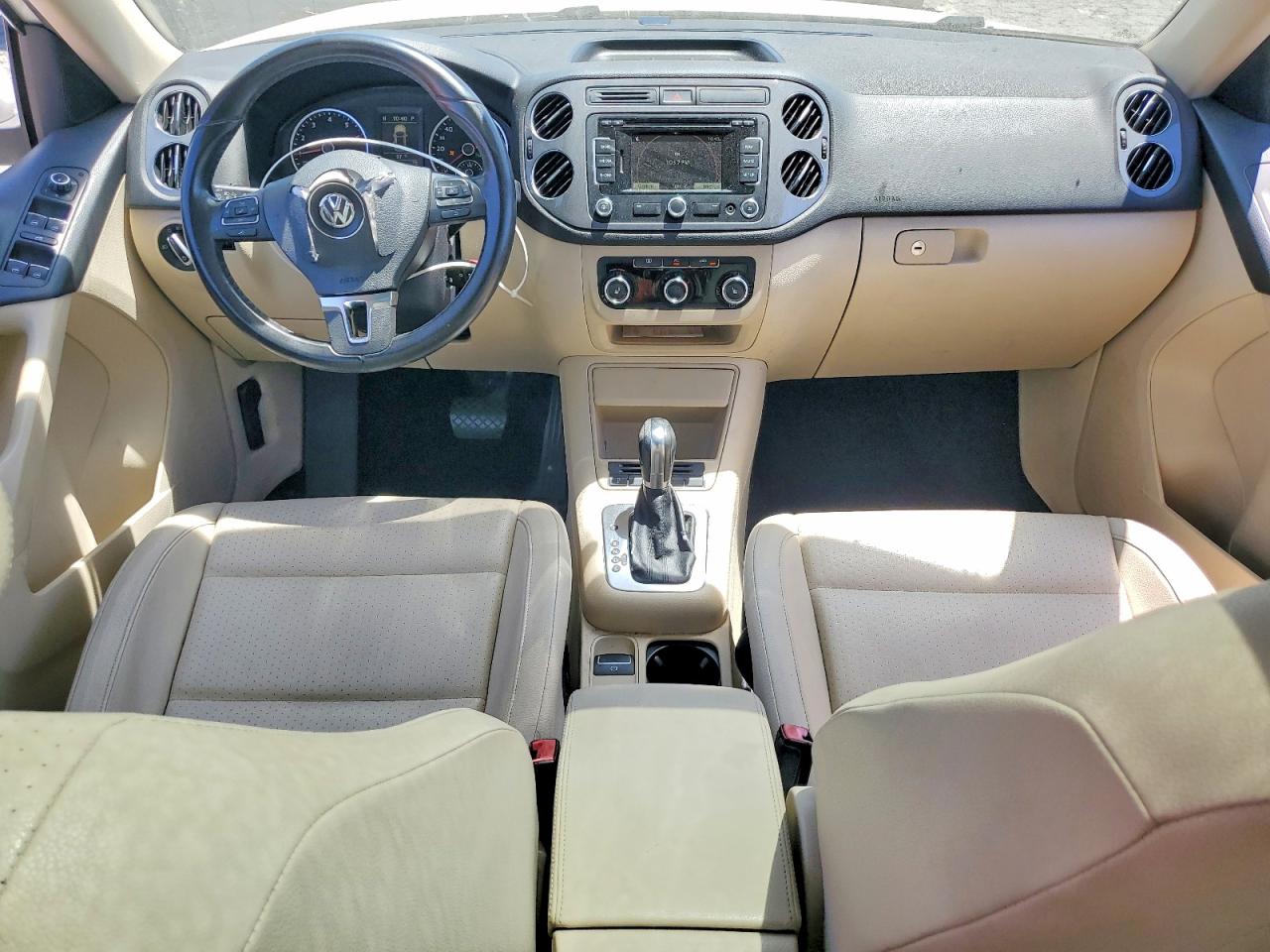 2012 Volkswagen Tiguan S White vin: WVGAV7AX8CW530532