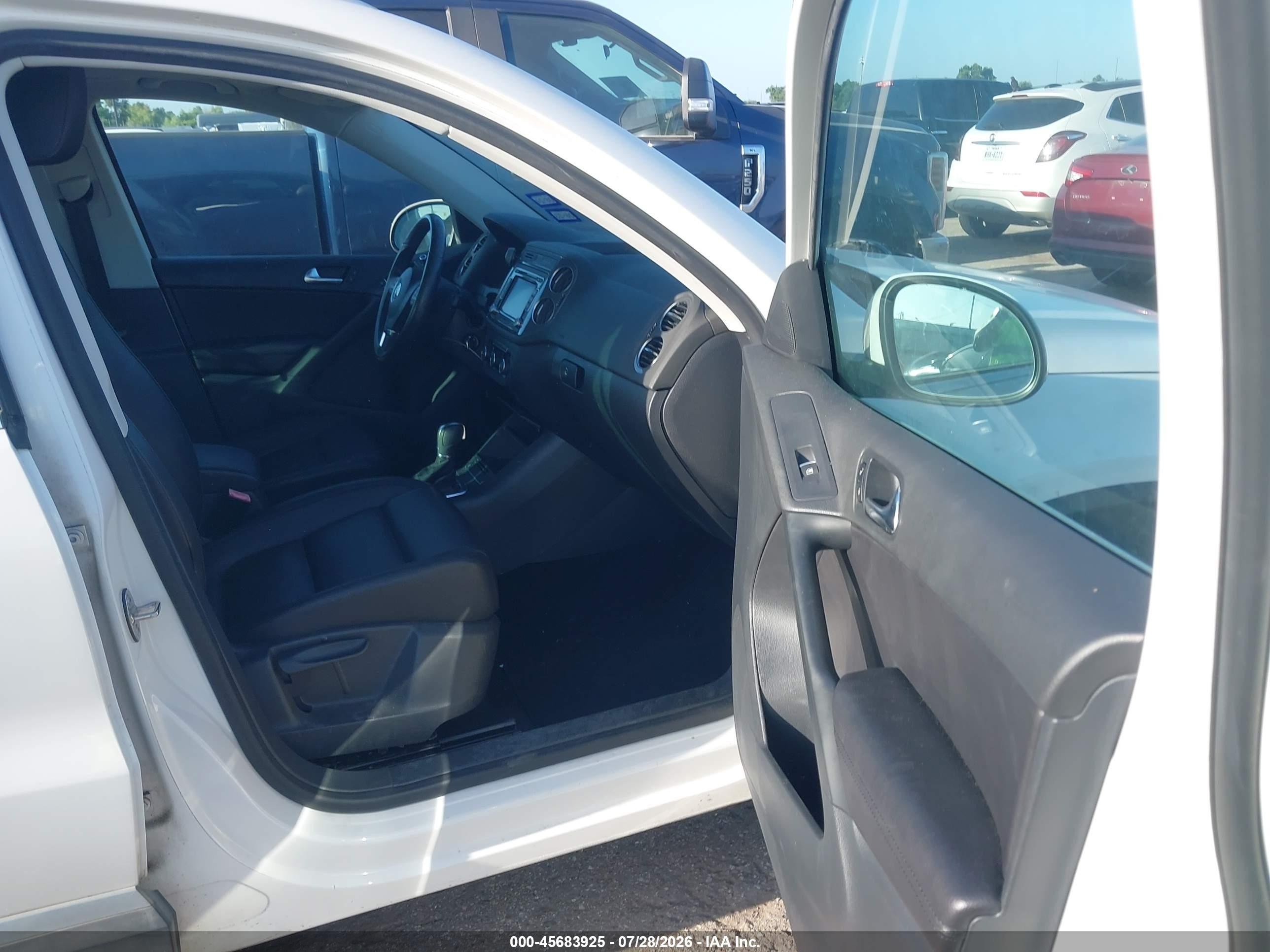 2012 Volkswagen Tiguan Se White vin: WVGAV7AX8CW532698