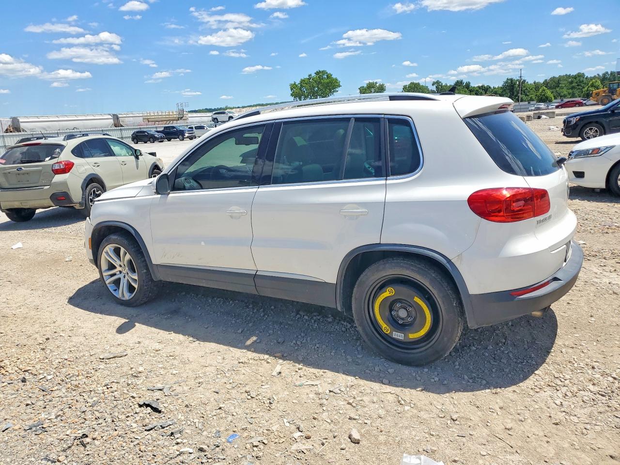 2012 Volkswagen Tiguan S White vin: WVGAV7AX8CW546486