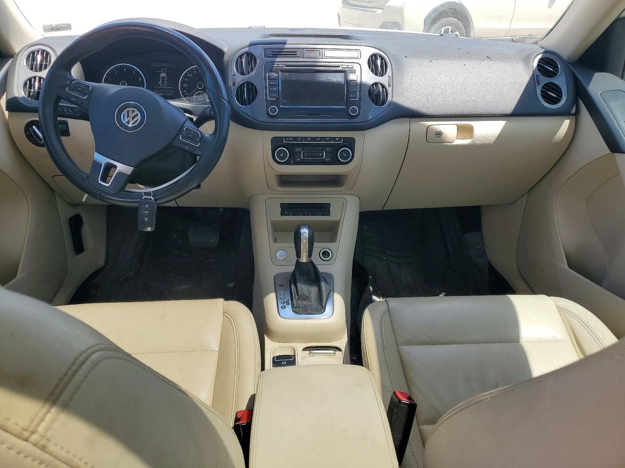 2012 Volkswagen Tiguan S White vin: WVGAV7AX8CW546486