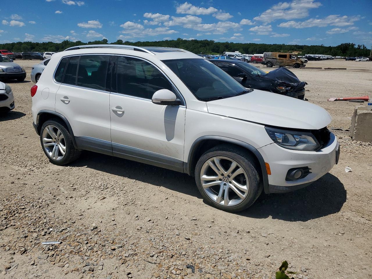 2012 Volkswagen Tiguan S White vin: WVGAV7AX8CW546486