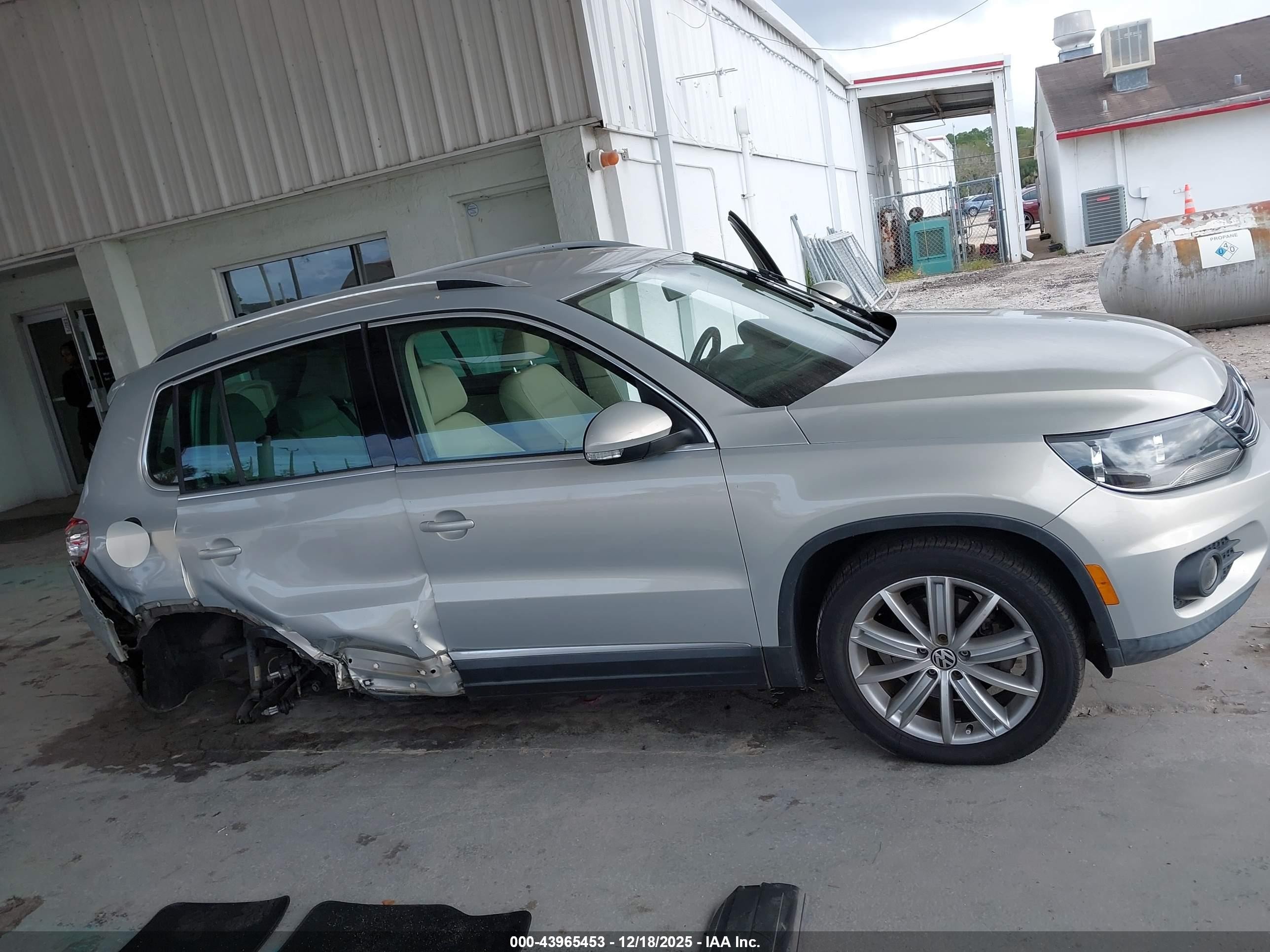 2012 Volkswagen Tiguan Se Silver vin: WVGAV7AX8CW570531