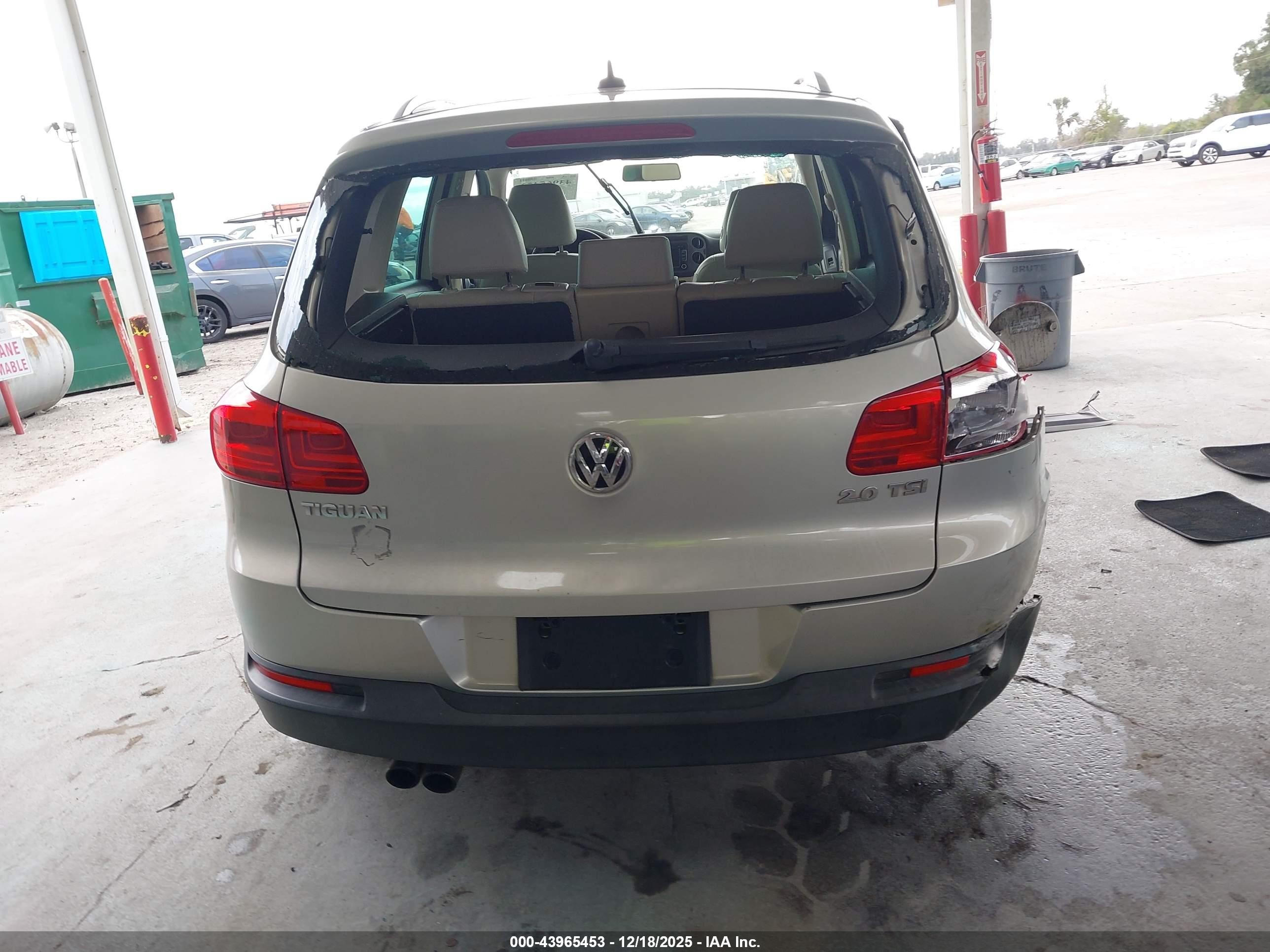 2012 Volkswagen Tiguan Se Silver vin: WVGAV7AX8CW570531