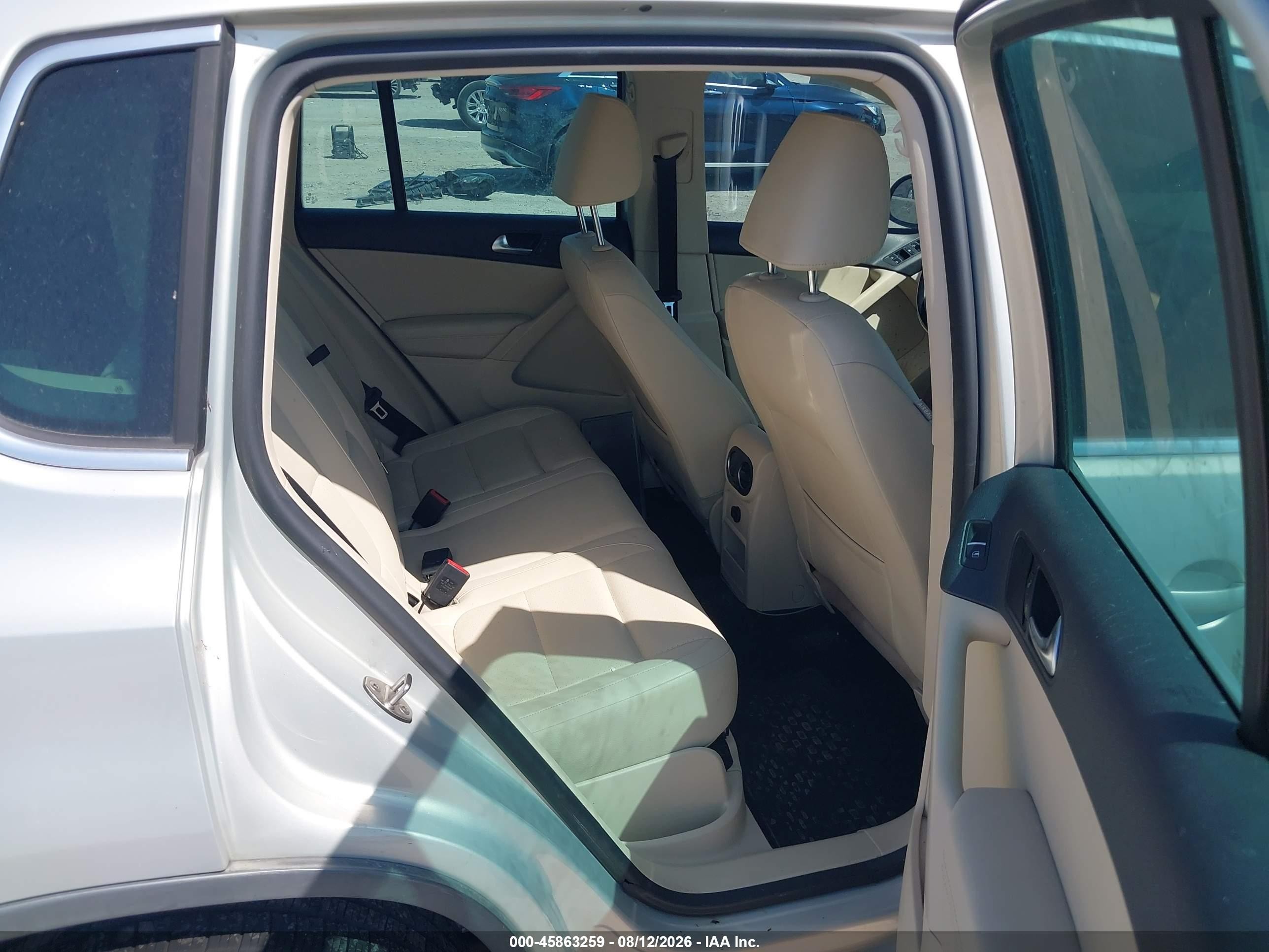 2013 Volkswagen Tiguan Se Silver vin: WVGAV7AX8DW536316
