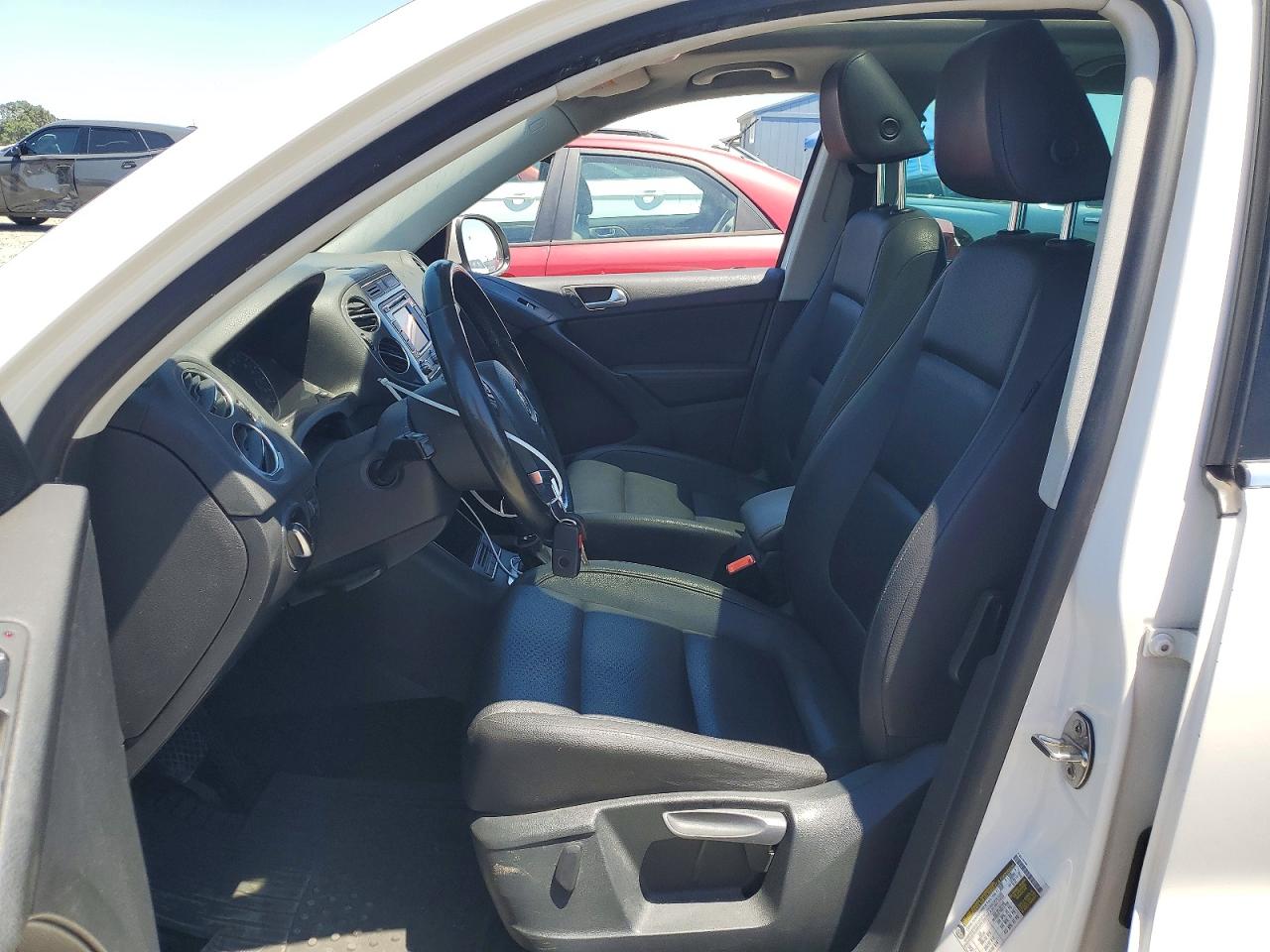 2013 Volkswagen Tiguan S Белый vin: WVGAV7AX8DW541998