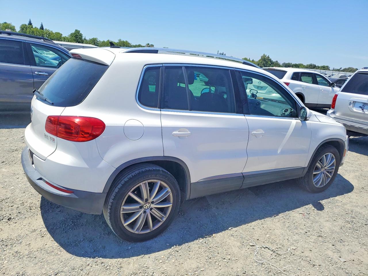 2013 Volkswagen Tiguan S Белый vin: WVGAV7AX8DW541998