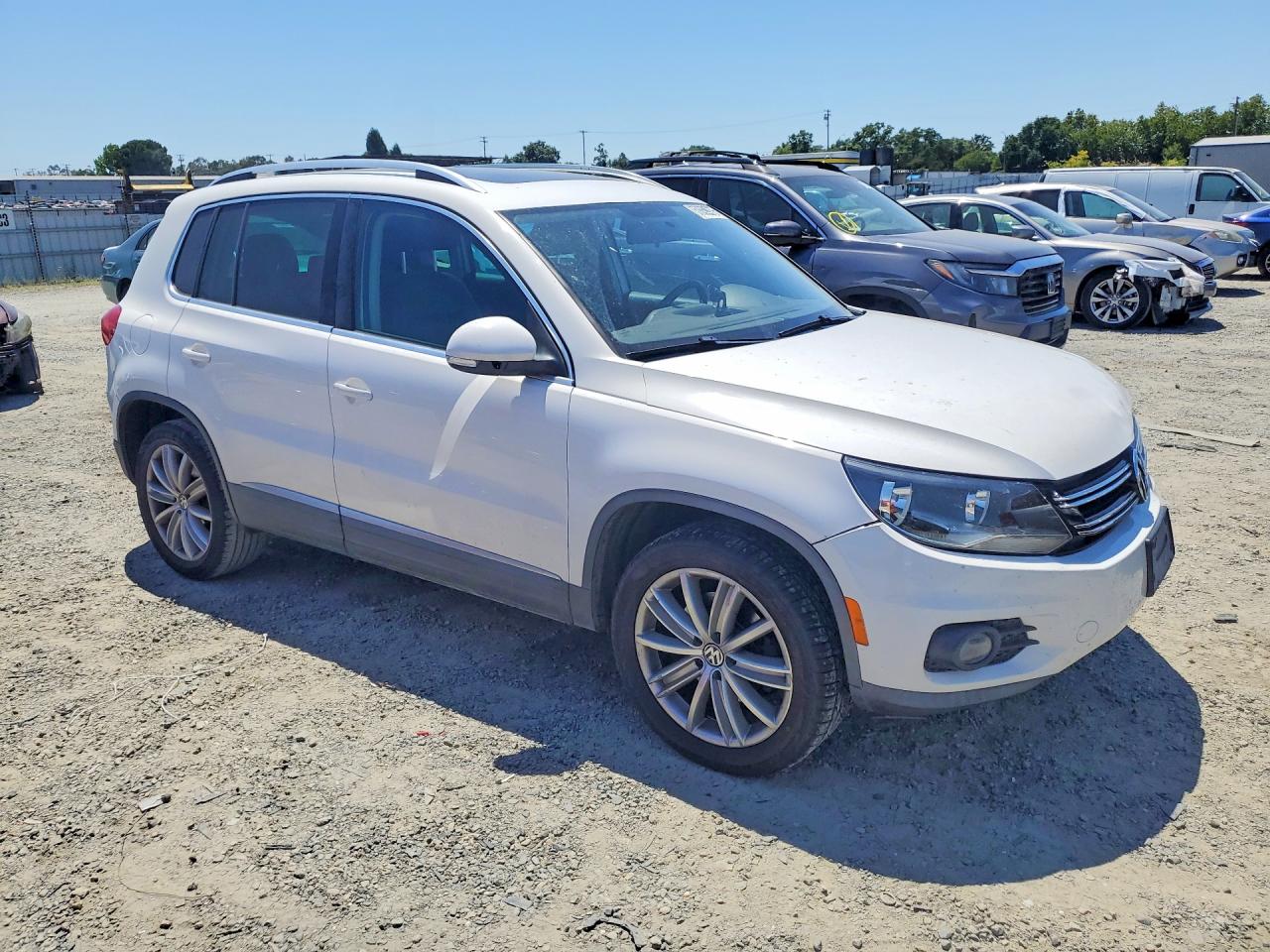 2013 Volkswagen Tiguan S Белый vin: WVGAV7AX8DW541998