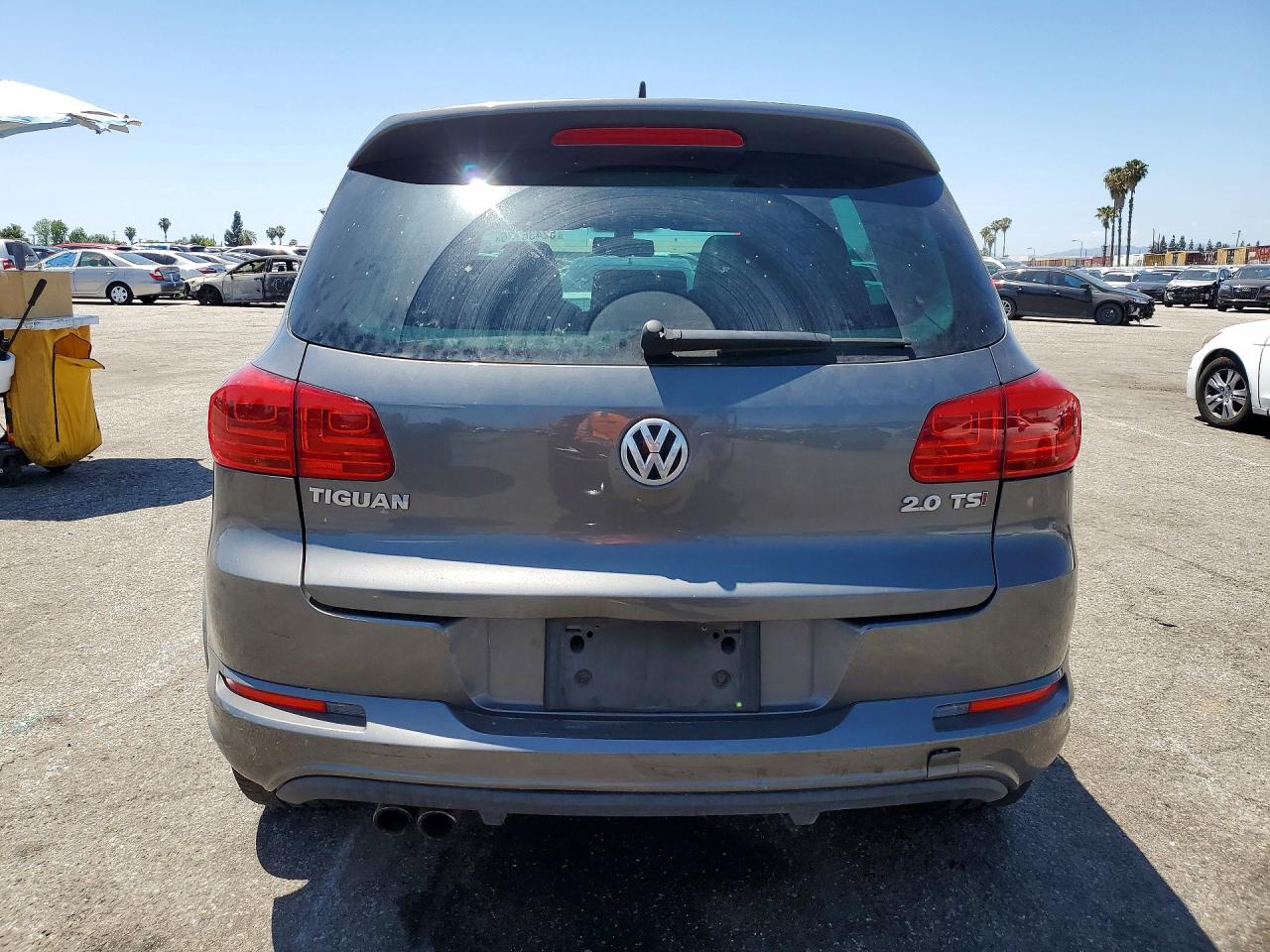 2015 Volkswagen Tiguan S Gray vin: WVGAV7AX8FW094639