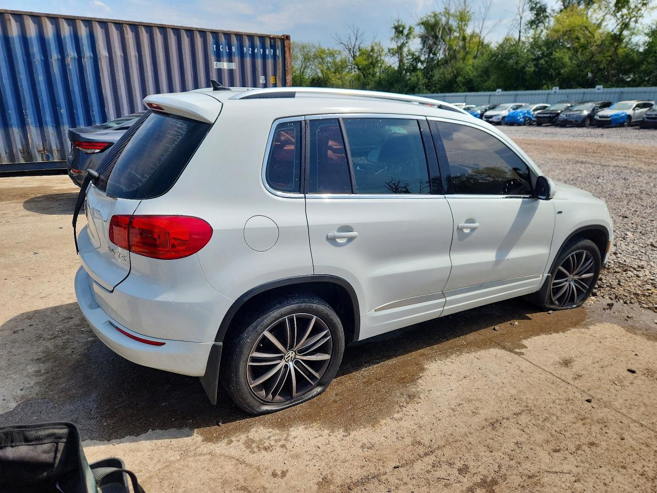 2015 Volkswagen Tiguan S White vin: WVGAV7AX8FW519695