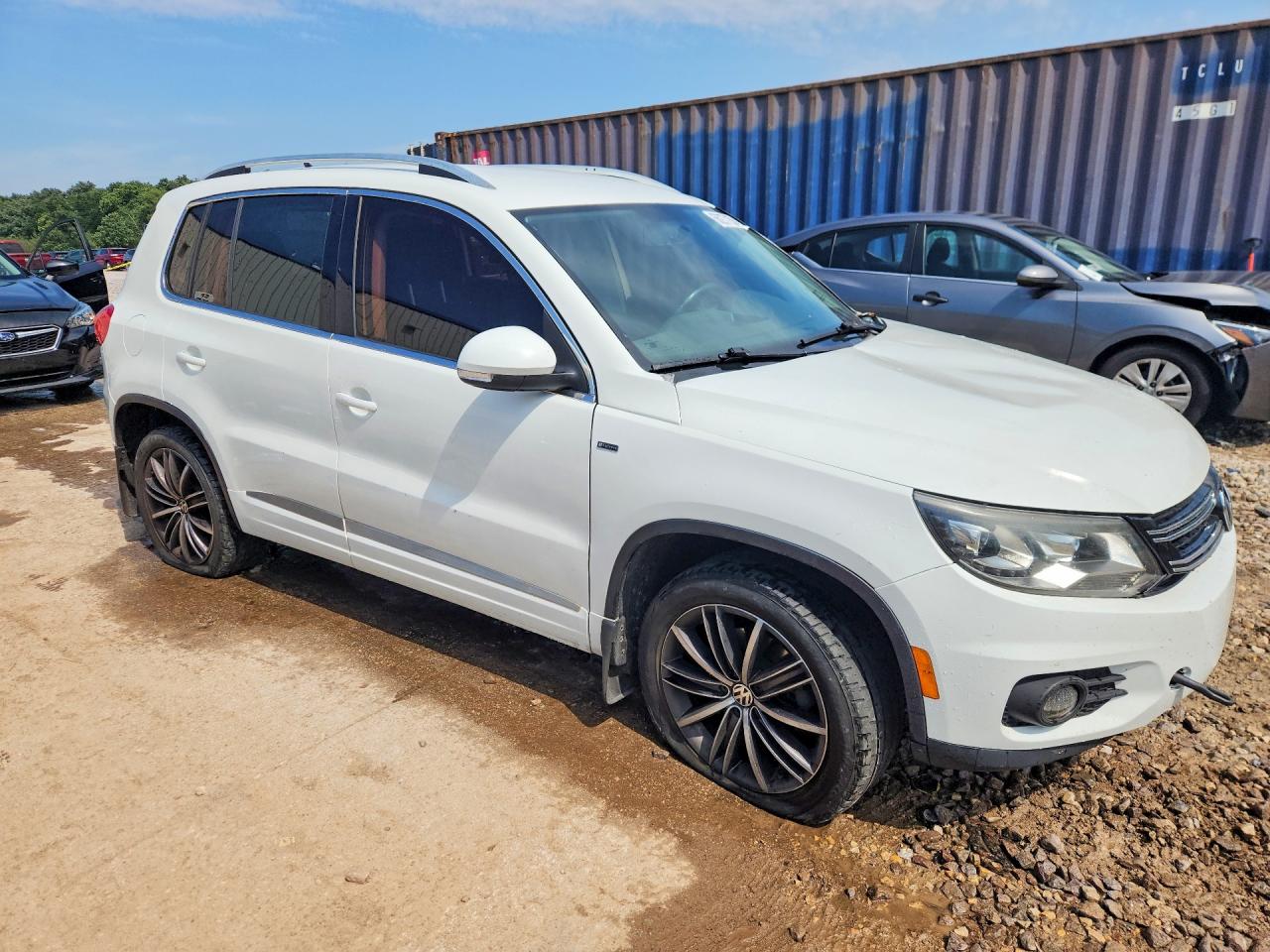 2015 Volkswagen Tiguan S White vin: WVGAV7AX8FW519695