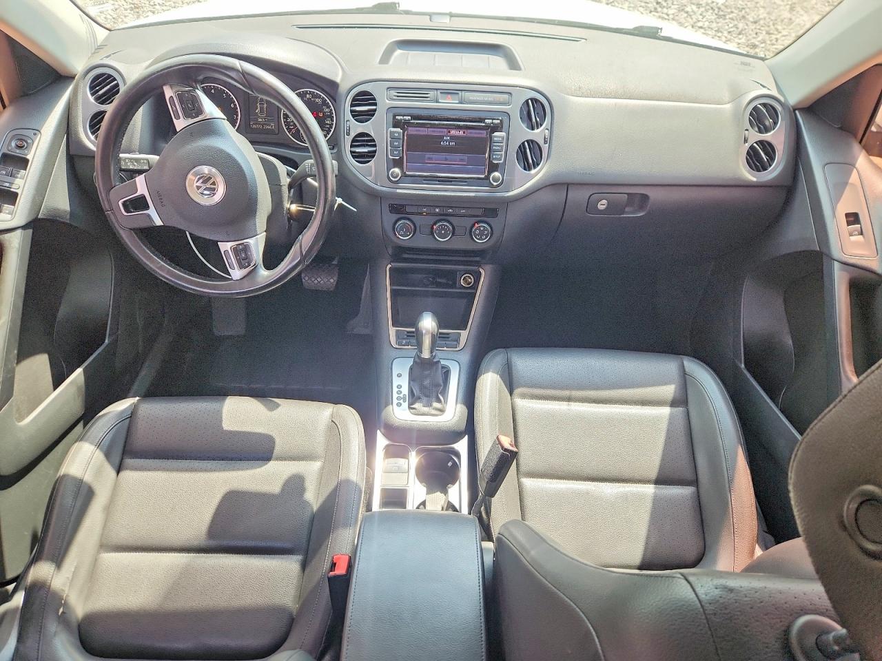 2015 Volkswagen Tiguan S White vin: WVGAV7AX8FW519695