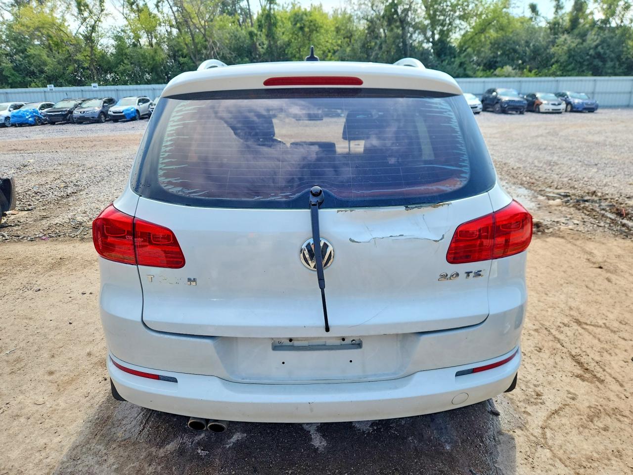 2015 Volkswagen Tiguan S White vin: WVGAV7AX8FW519695