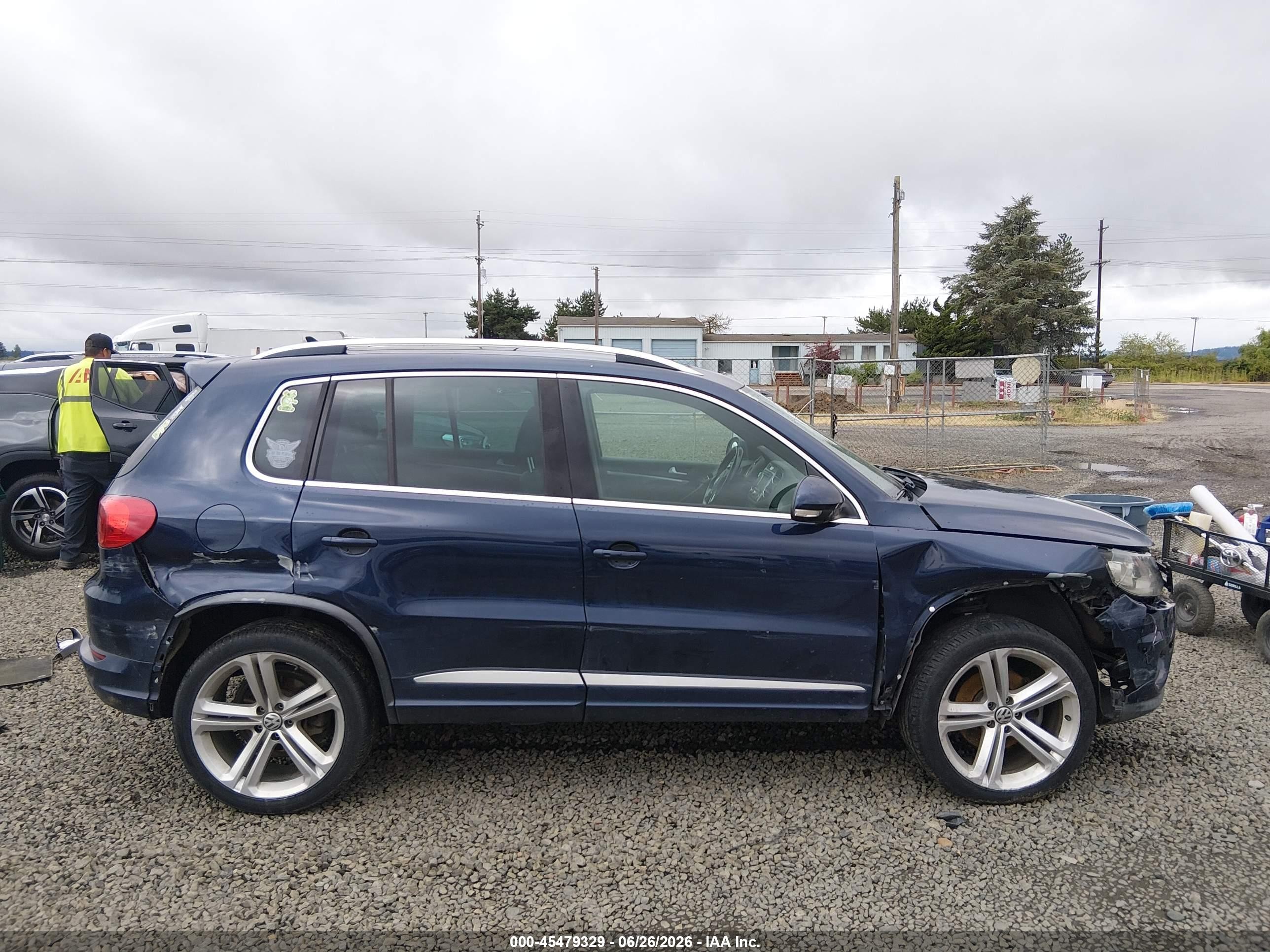 2015 Volkswagen Tiguan R-line Синий vin: WVGAV7AX8FW550221