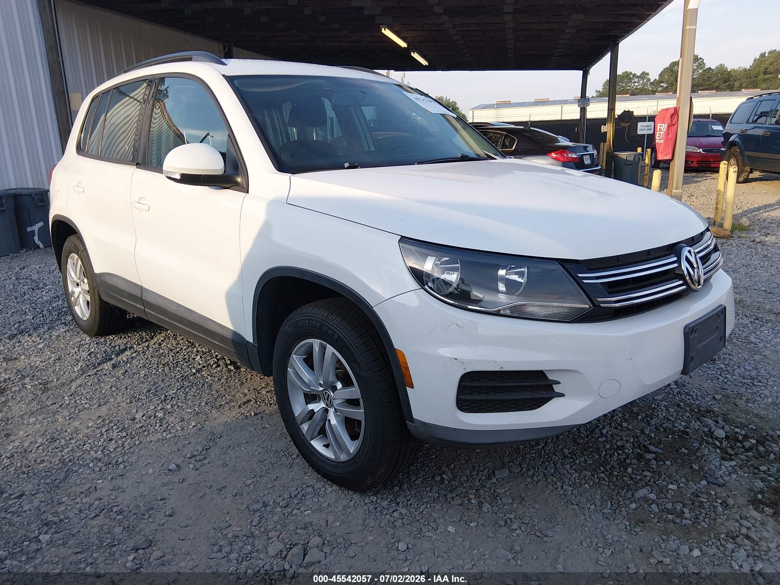 2015 Volkswagen Tiguan S White vin: WVGAV7AX8FW555676