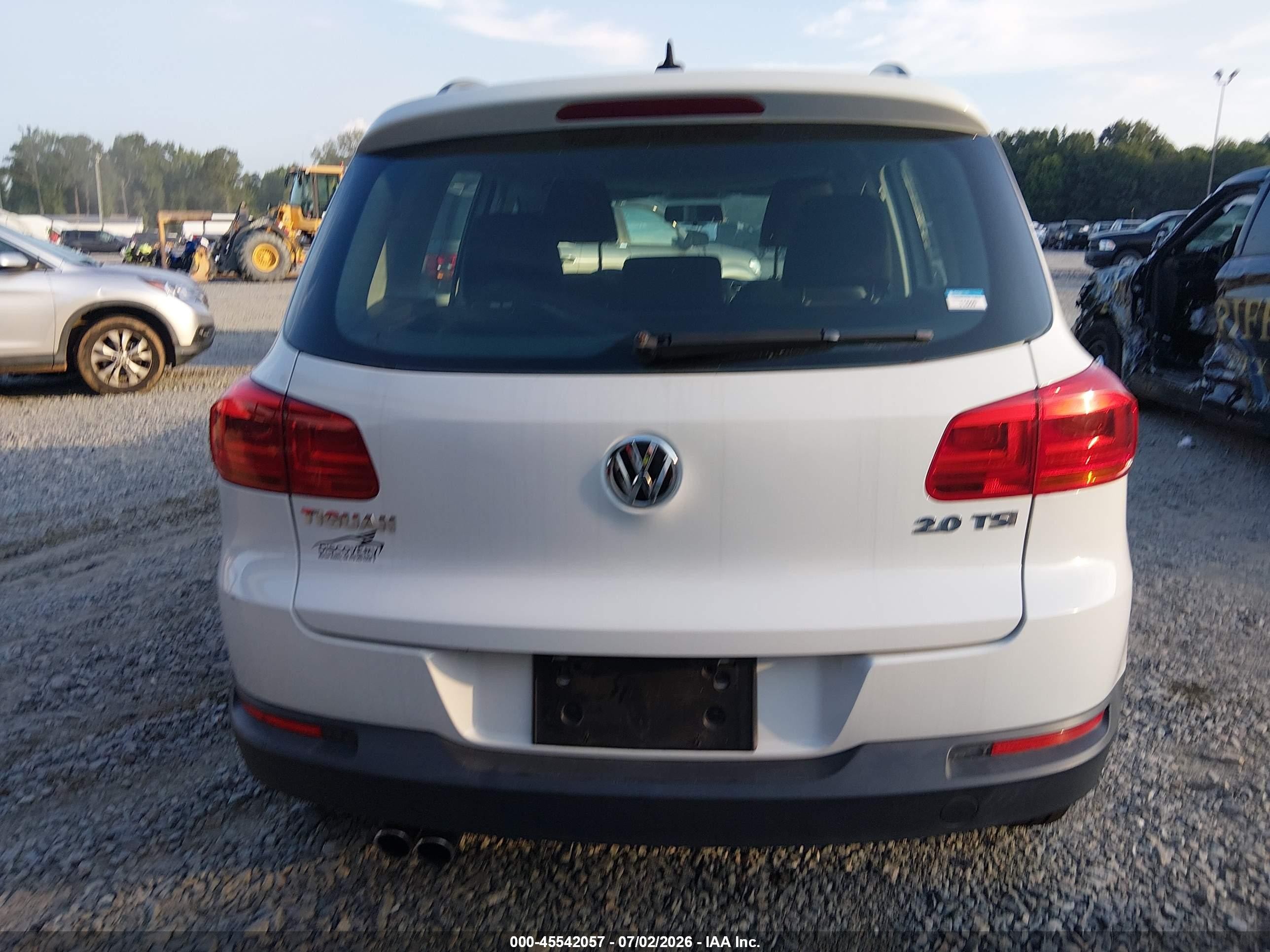 2015 Volkswagen Tiguan S White vin: WVGAV7AX8FW555676