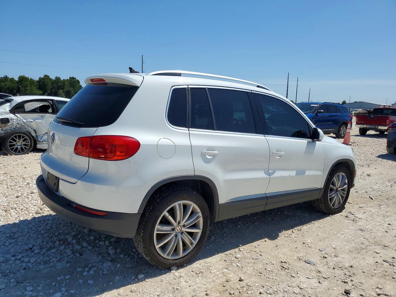 2015 Volkswagen Tiguan S White vin: WVGAV7AX8FW604603
