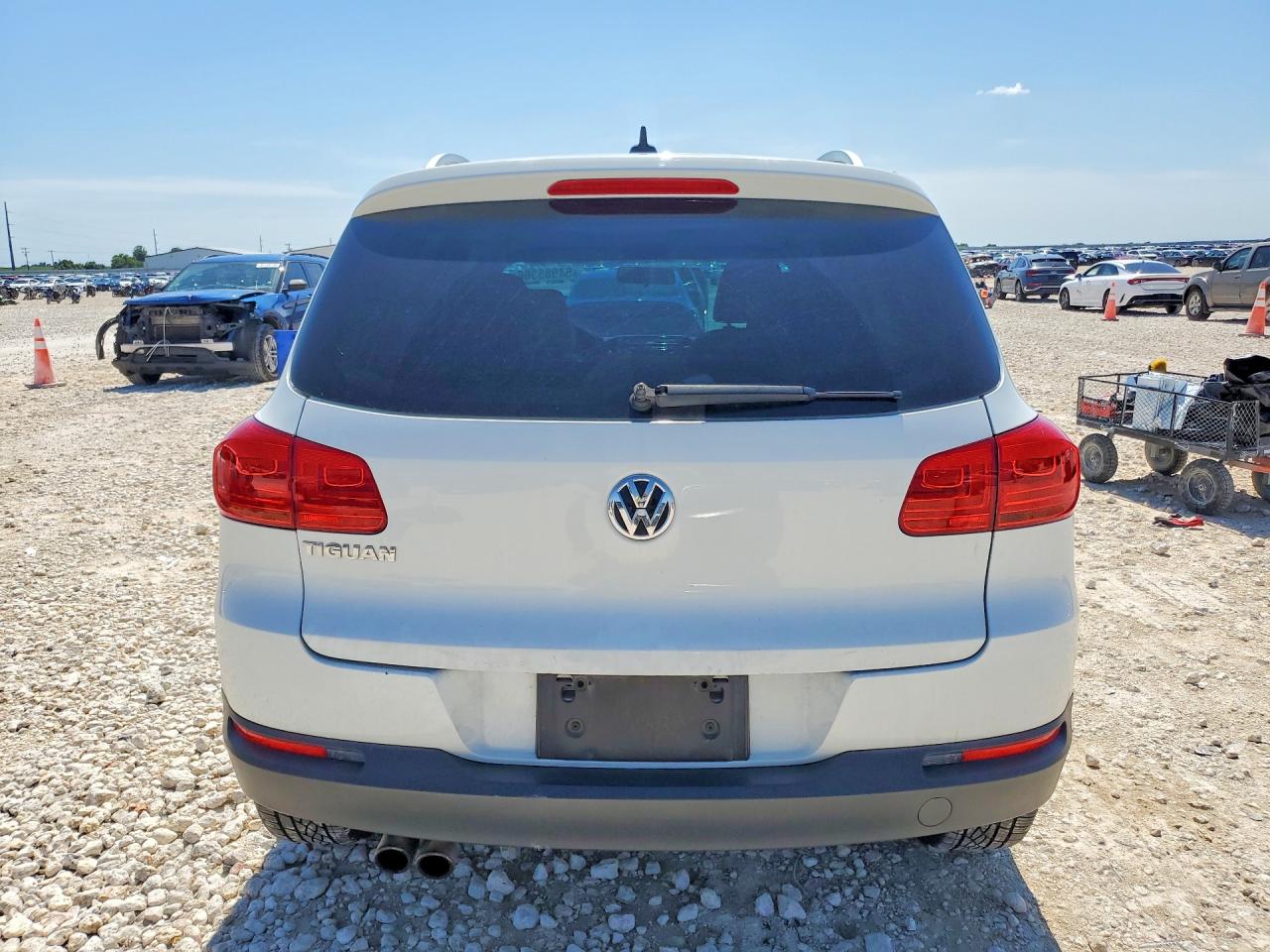 2015 Volkswagen Tiguan S White vin: WVGAV7AX8FW604603