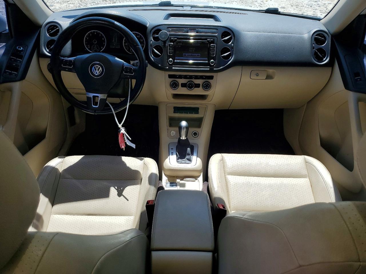 2015 Volkswagen Tiguan S White vin: WVGAV7AX8FW604603