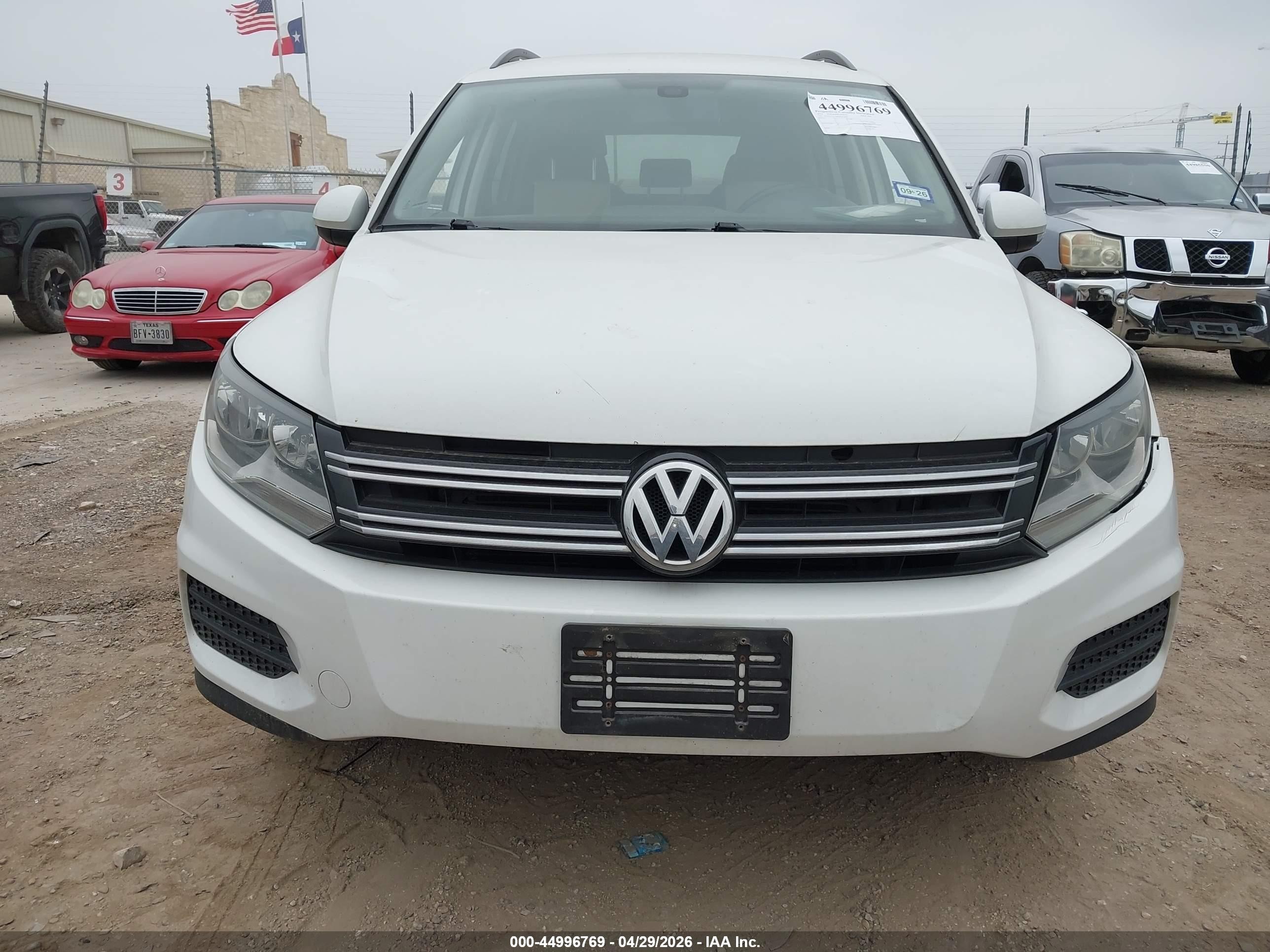 2016 Volkswagen Tiguan S White vin: WVGAV7AX8GW597864