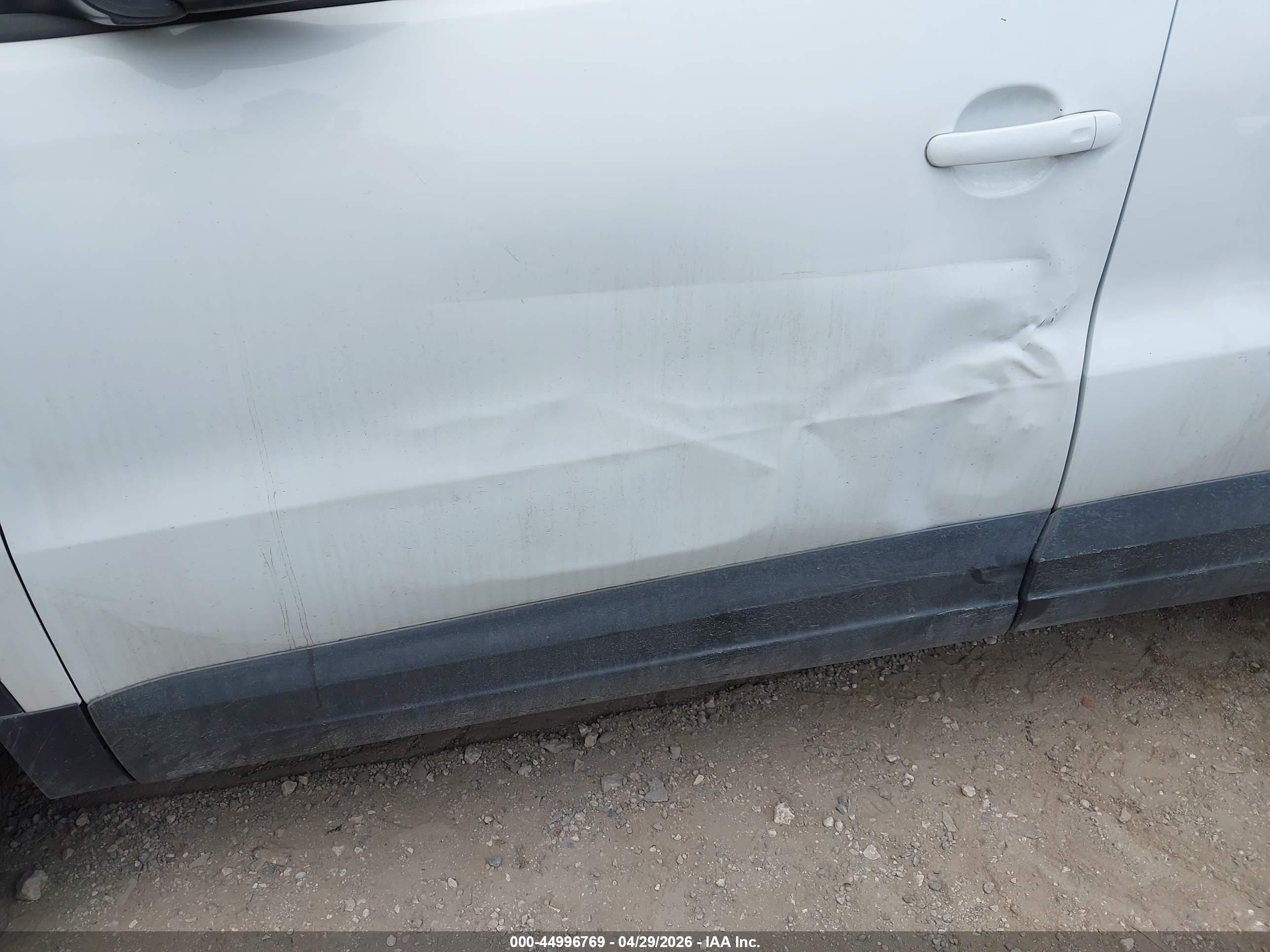 2016 Volkswagen Tiguan S White vin: WVGAV7AX8GW597864