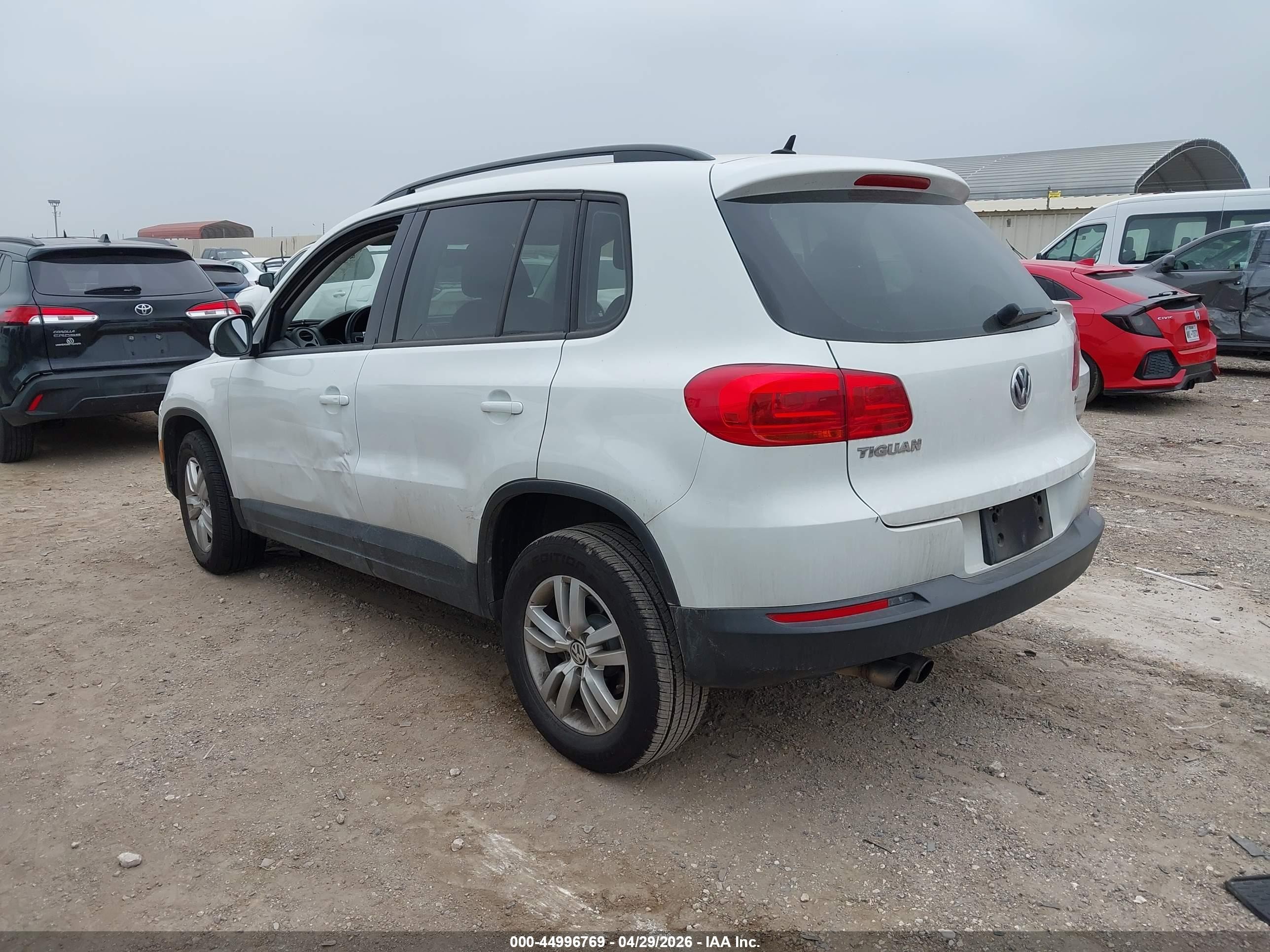 2016 Volkswagen Tiguan S White vin: WVGAV7AX8GW597864