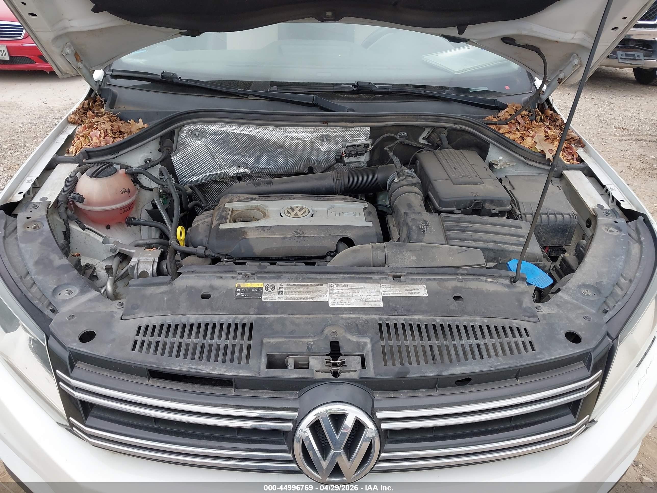 2016 Volkswagen Tiguan S White vin: WVGAV7AX8GW597864