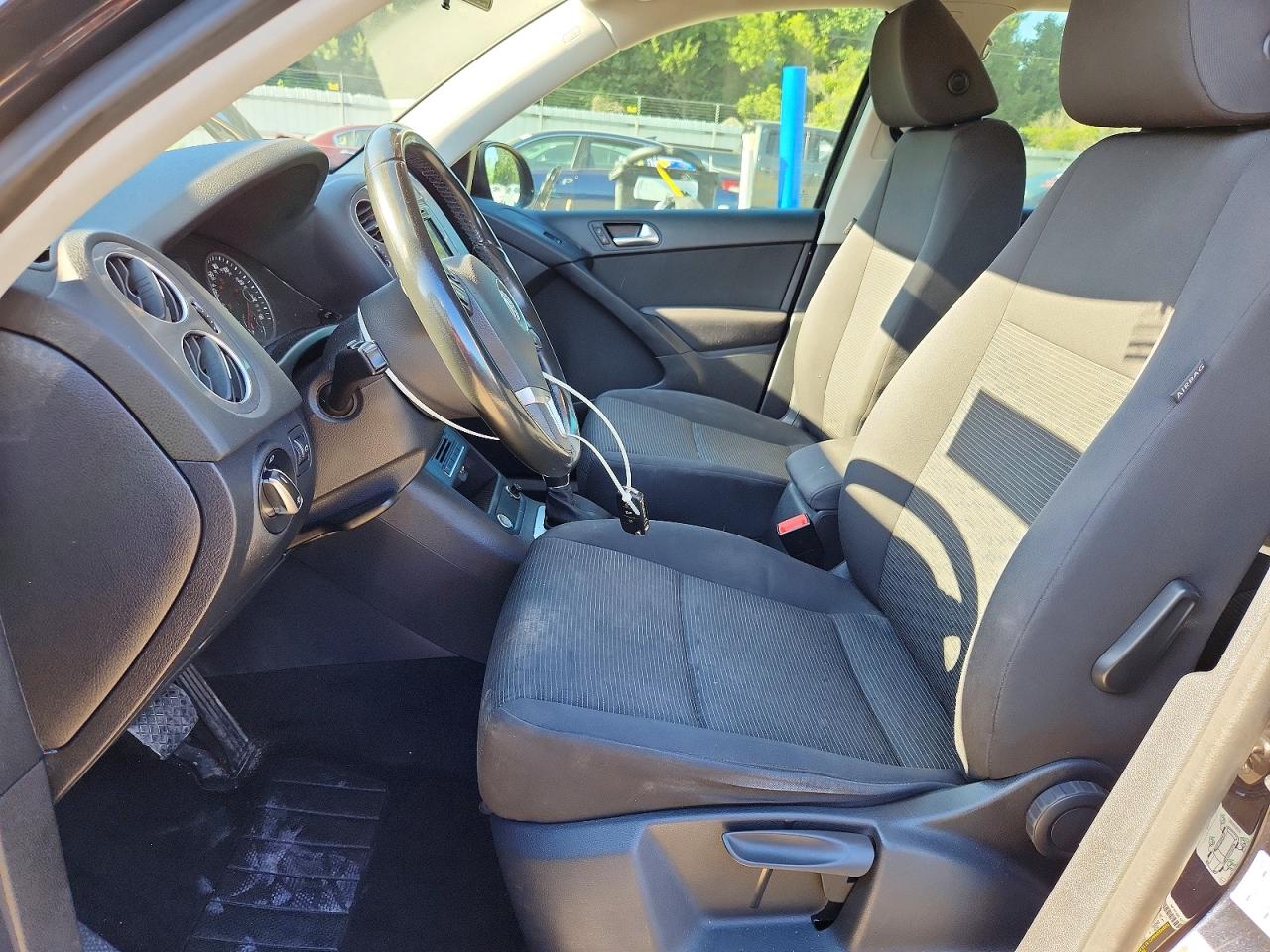 2017 Volkswagen Tiguan S Черный vin: WVGAV7AX8HK043703