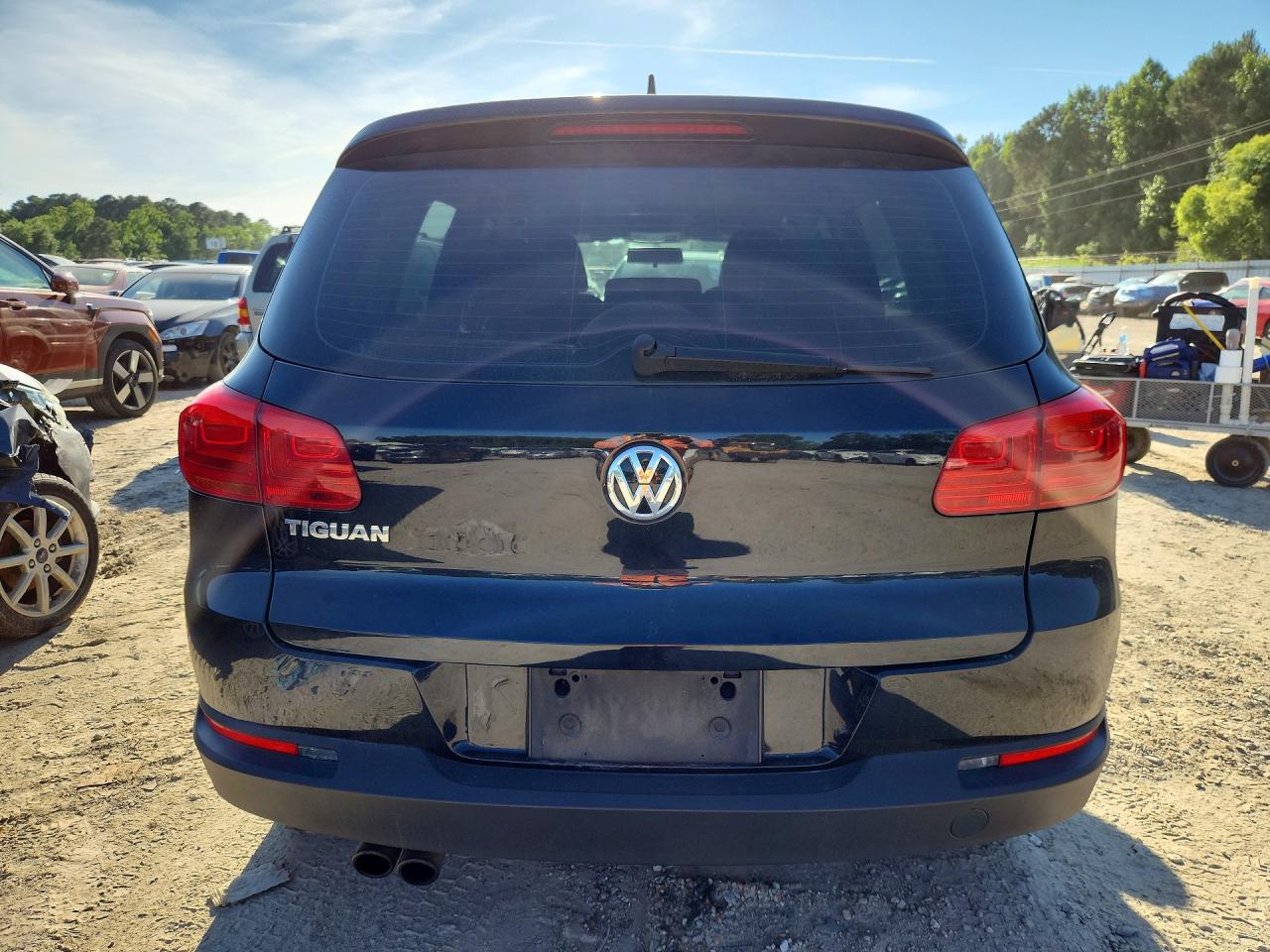 2017 Volkswagen Tiguan S Черный vin: WVGAV7AX8HK043703