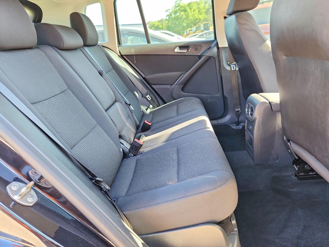 2017 Volkswagen Tiguan S Черный vin: WVGAV7AX8HK043703