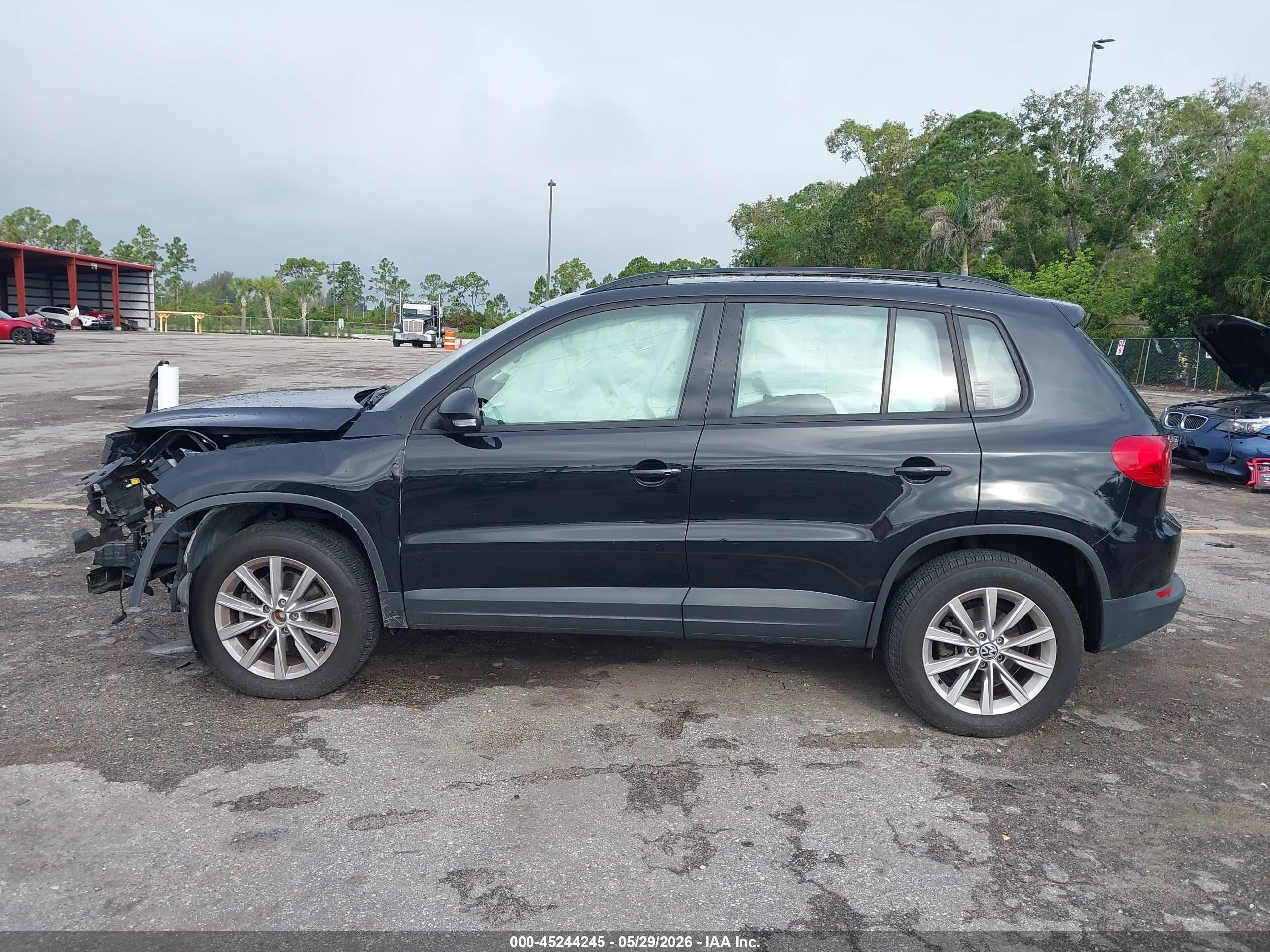 2017 Volkswagen Tiguan 2.0t/2.0t S Black vin: WVGAV7AX8HK053373