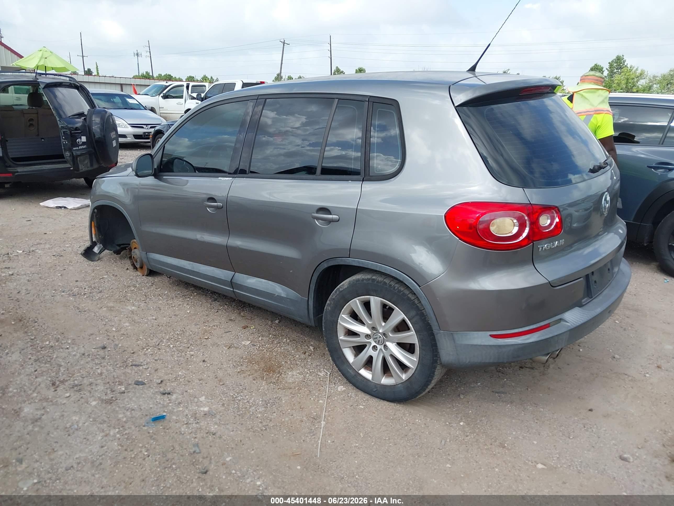 2010 Volkswagen Tiguan S Gray vin: WVGAV7AX9AW512019