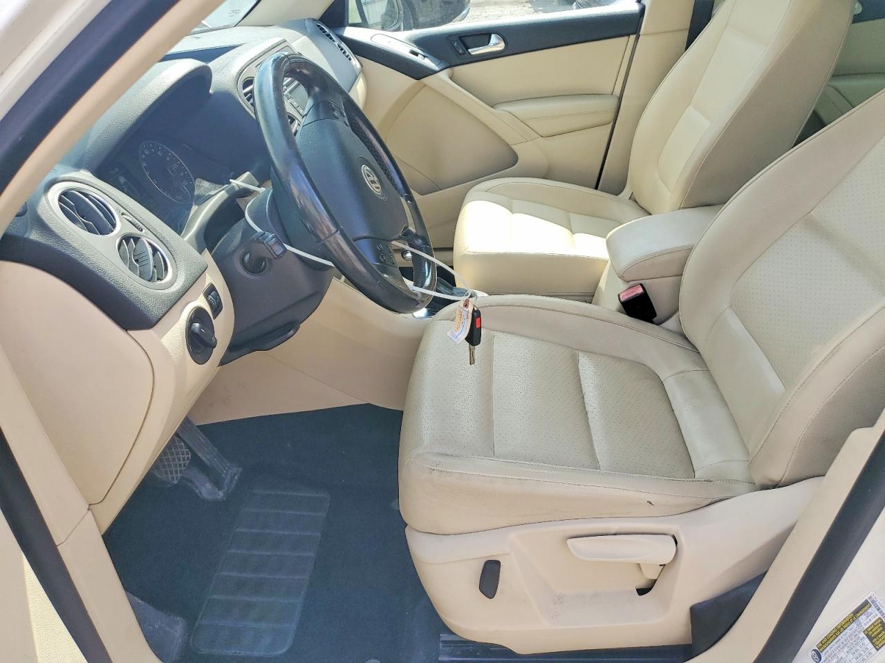 2010 Volkswagen Tiguan S Белый vin: WVGAV7AX9AW519844
