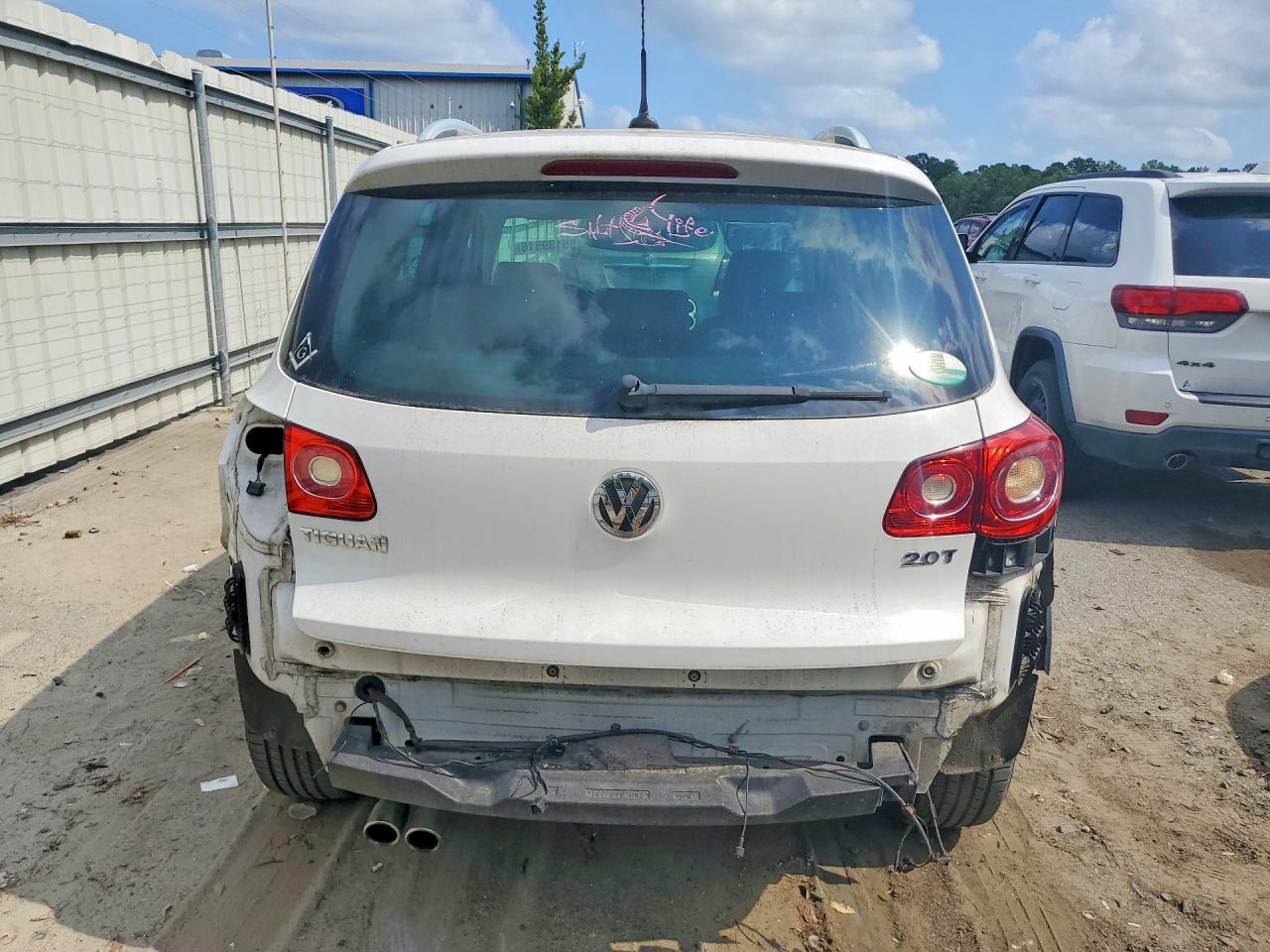 2010 Volkswagen Tiguan S Белый vin: WVGAV7AX9AW519844